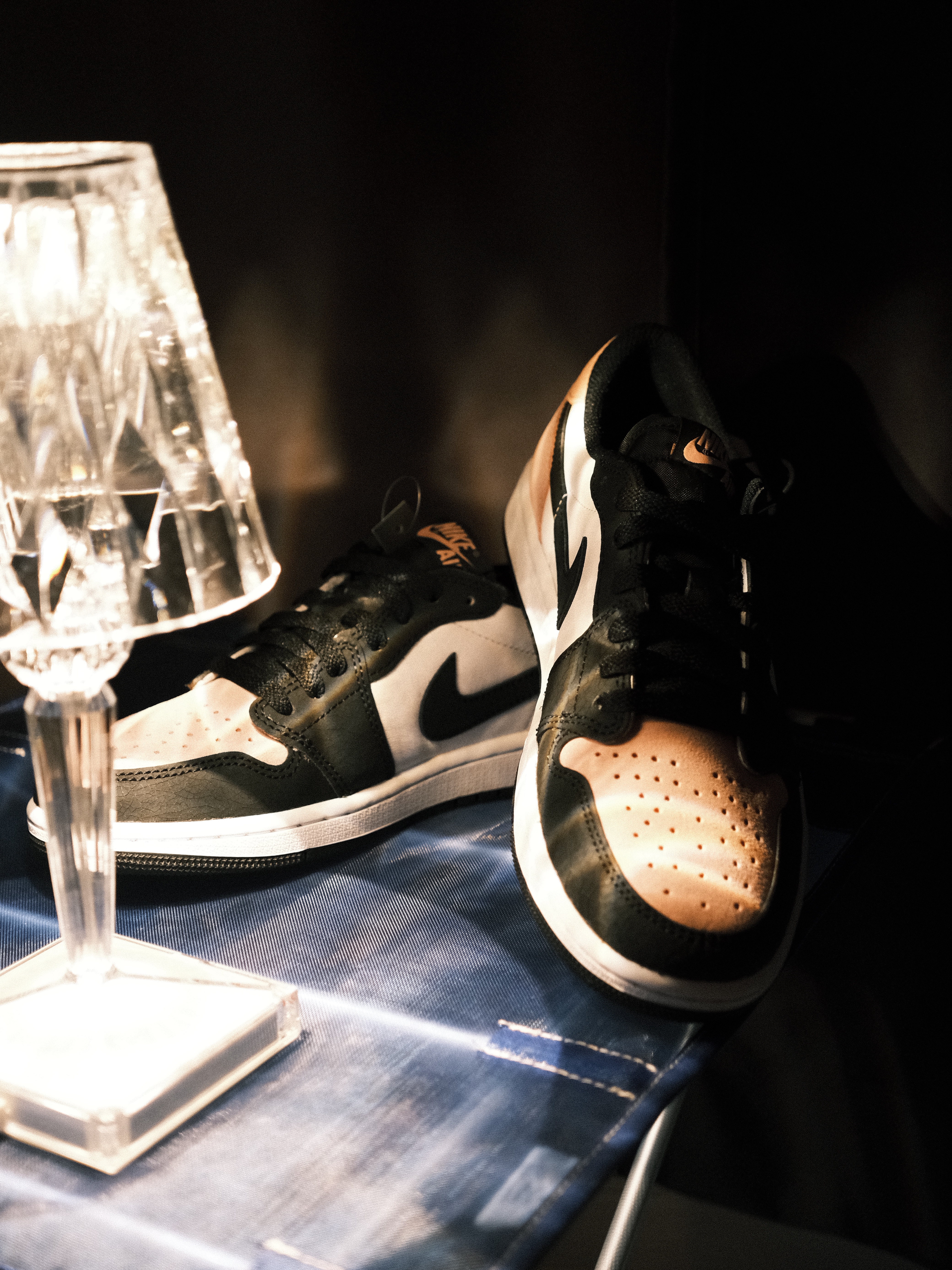 Nike Dunk Low Retro Black, Jordan 1 Retro Low OG Bleached Coral 착용 스타일 - 3