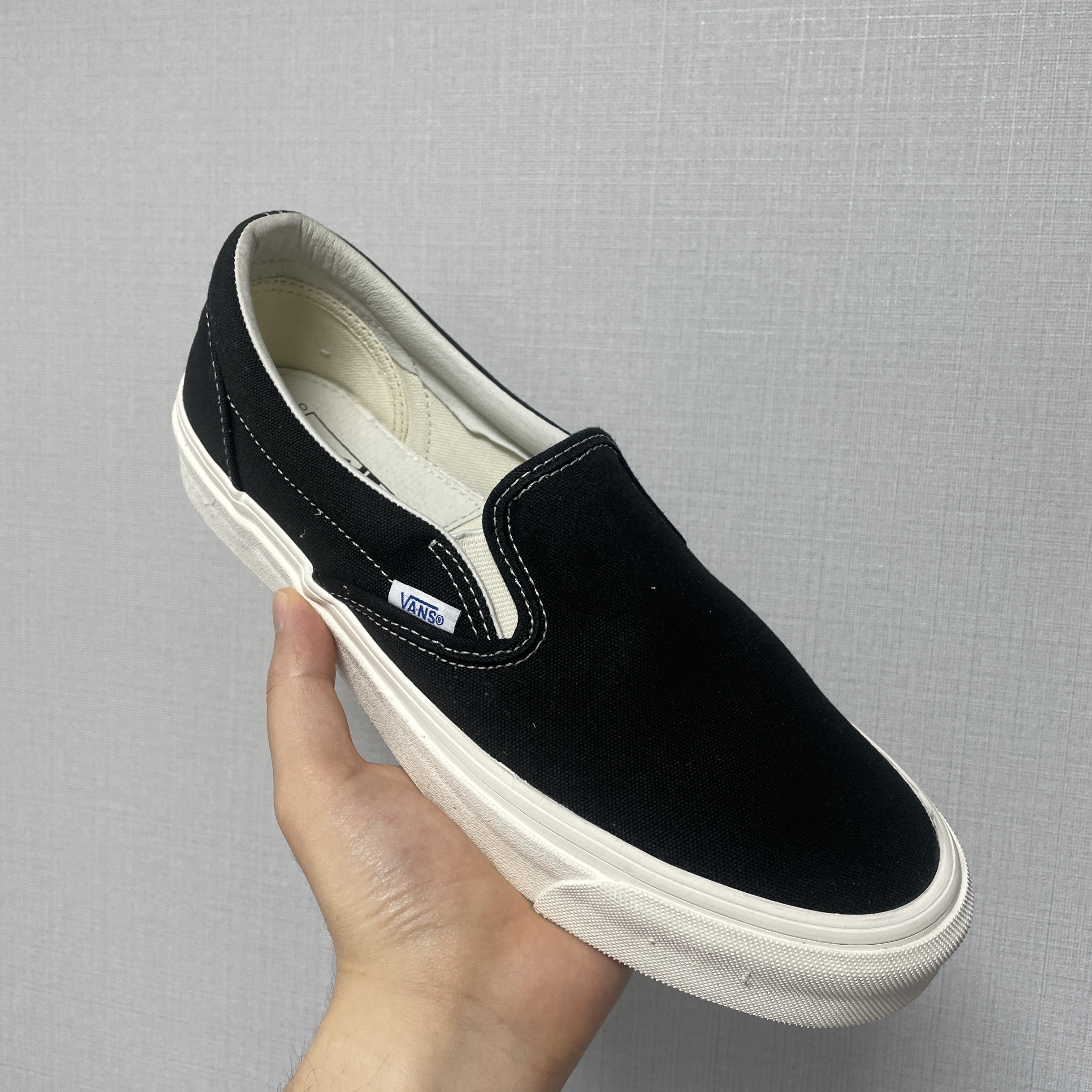 Vans Vault OG Classic Slip-On Black 착용 스타일 - 1