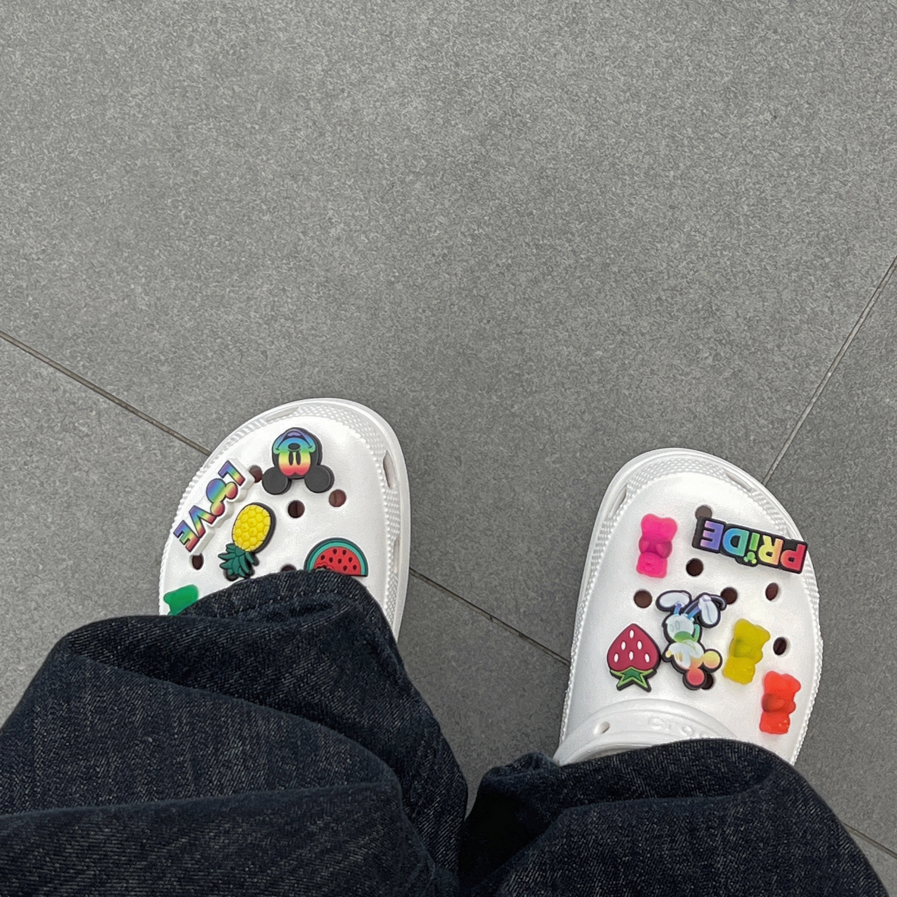 Crocs Classic Clog White 착용 스타일