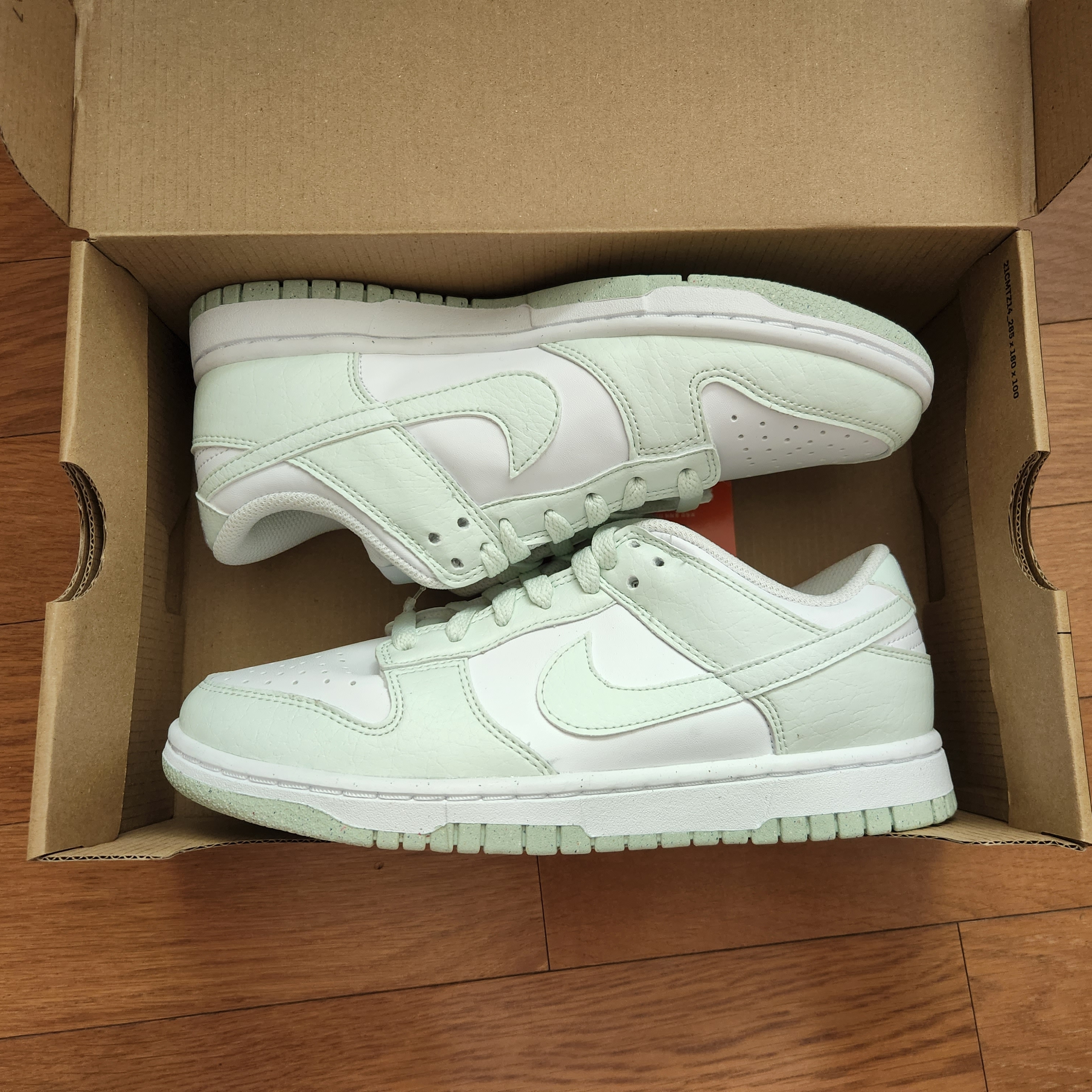 (W) Nike Dunk Low Next Nature Barely Green and White 착용 스타일