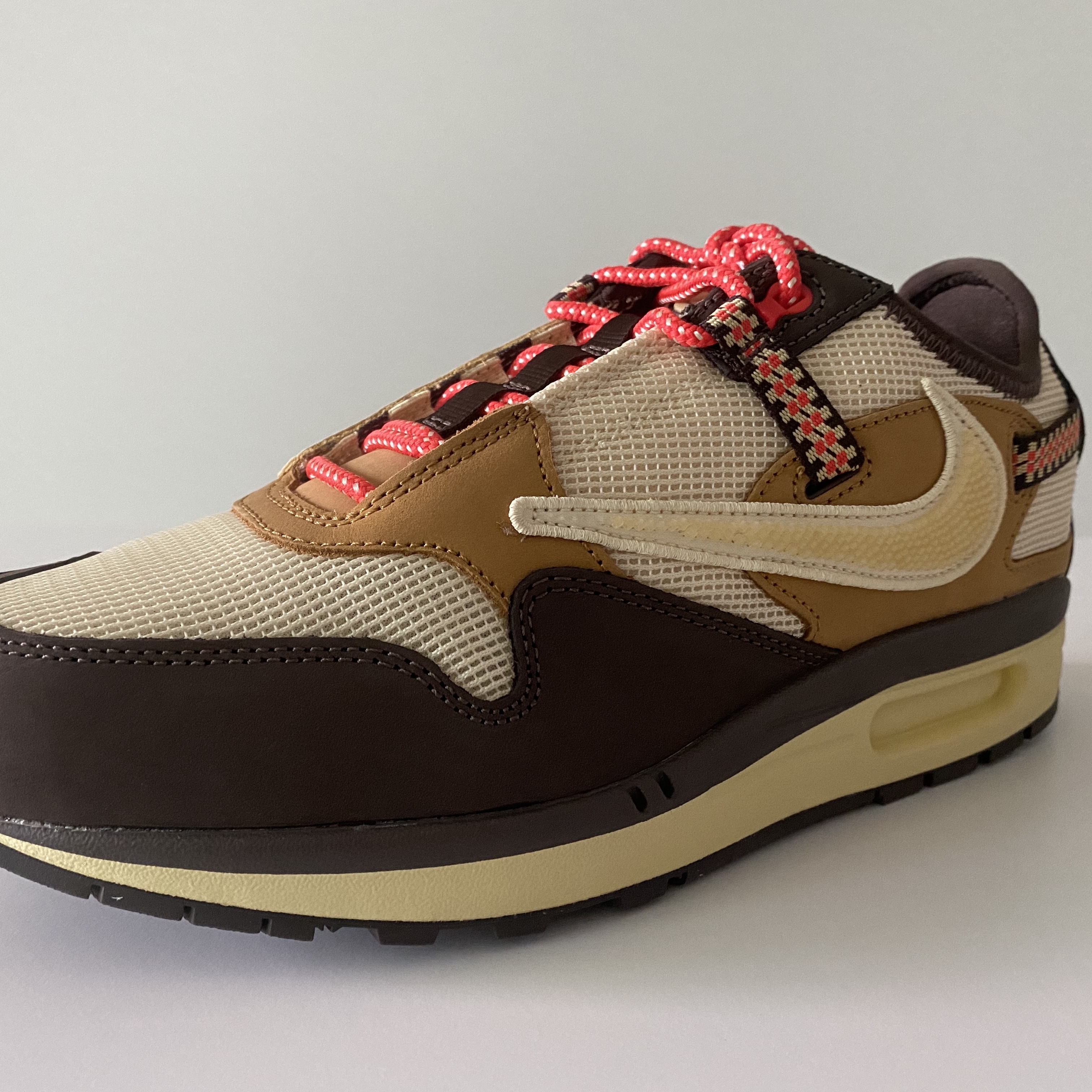 Nike x Travis Scott Air Max 1 Cact.us Brown 착용 스타일