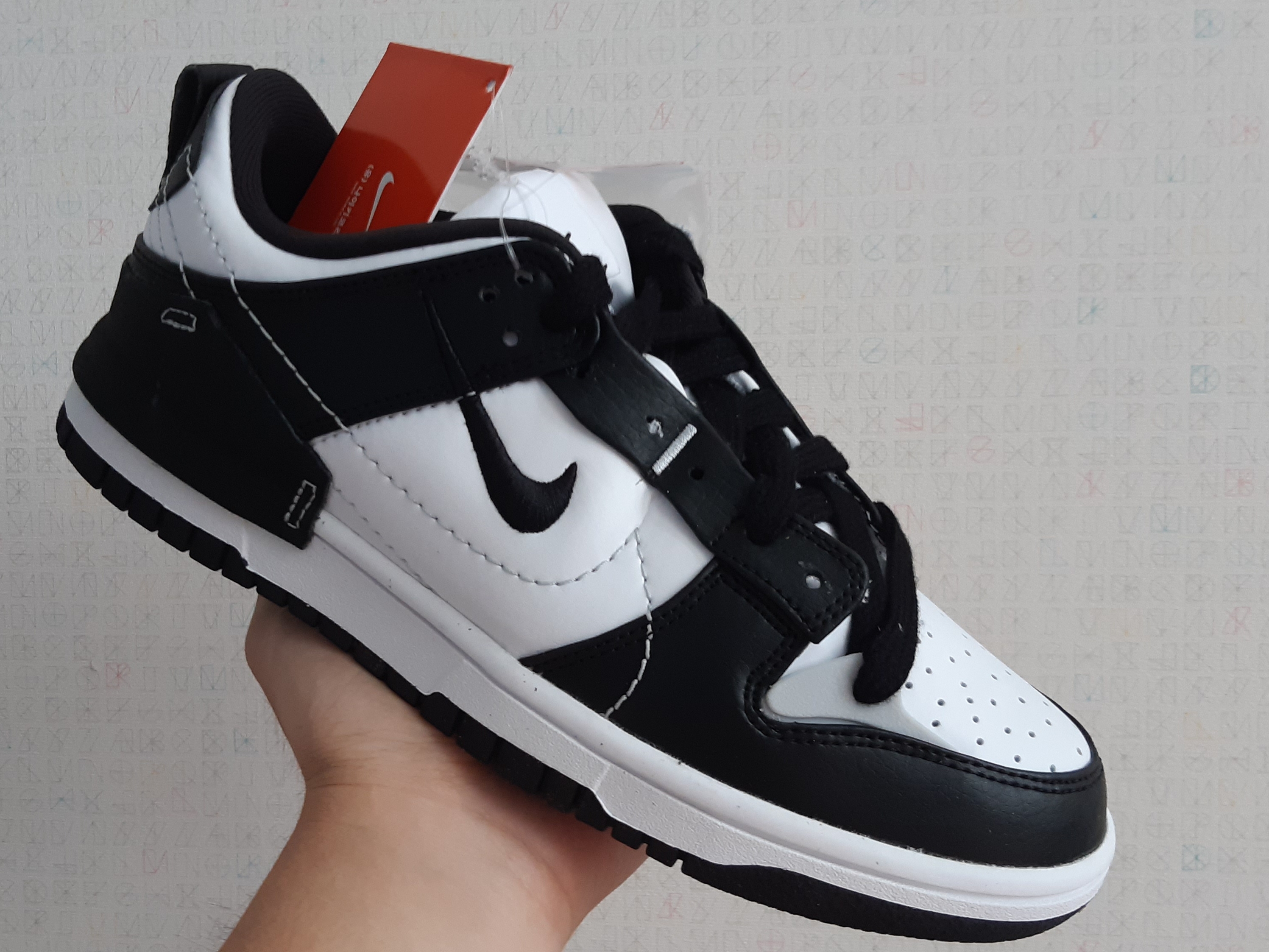 (W) Nike Dunk Low Disrupt 2 Black White 착용 스타일 - 2