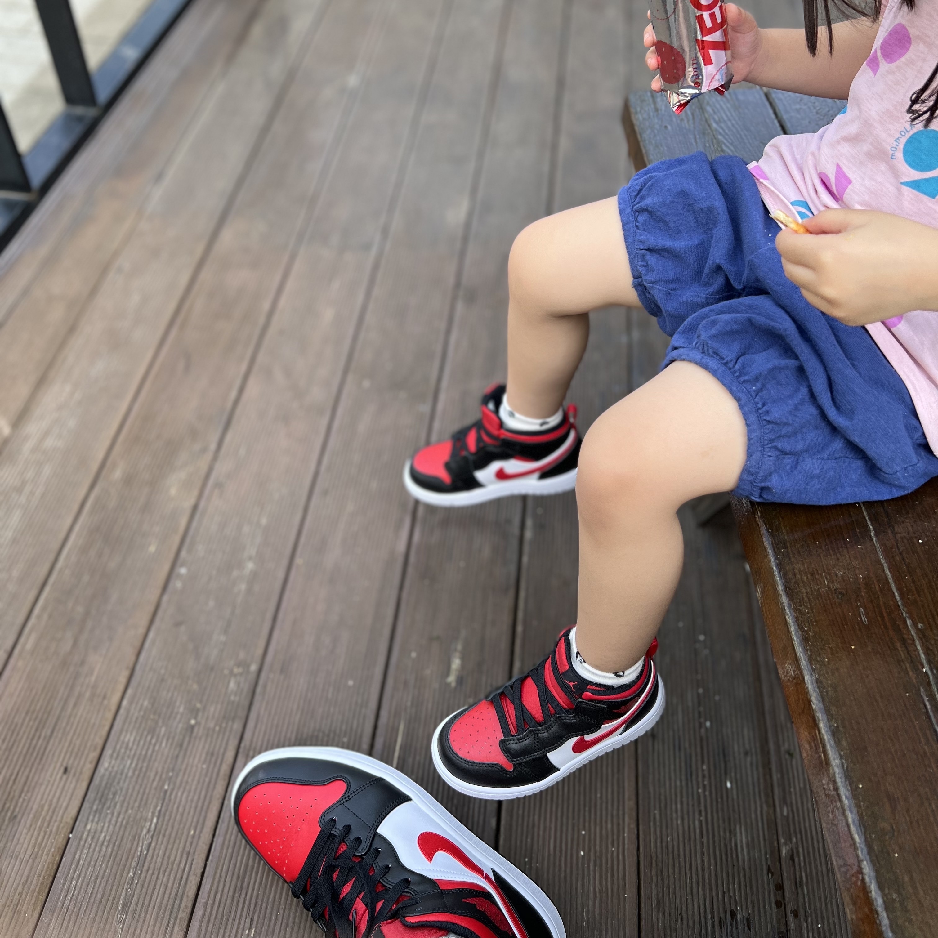 Jordan 1 Mid Black Fire Red 착용 스타일