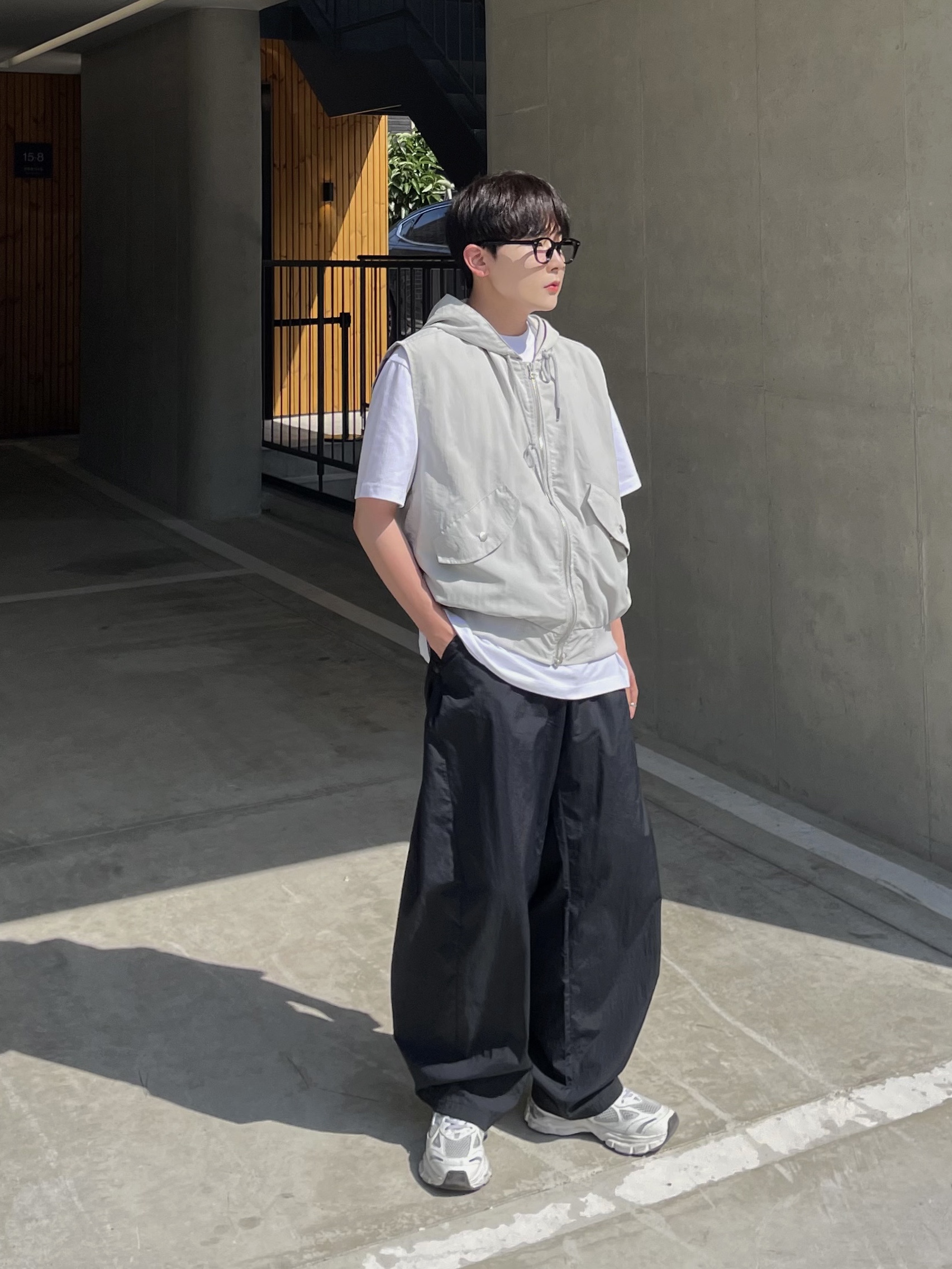 Axel Arigato Marathon Runner White Silver 착용 스타일 - 2