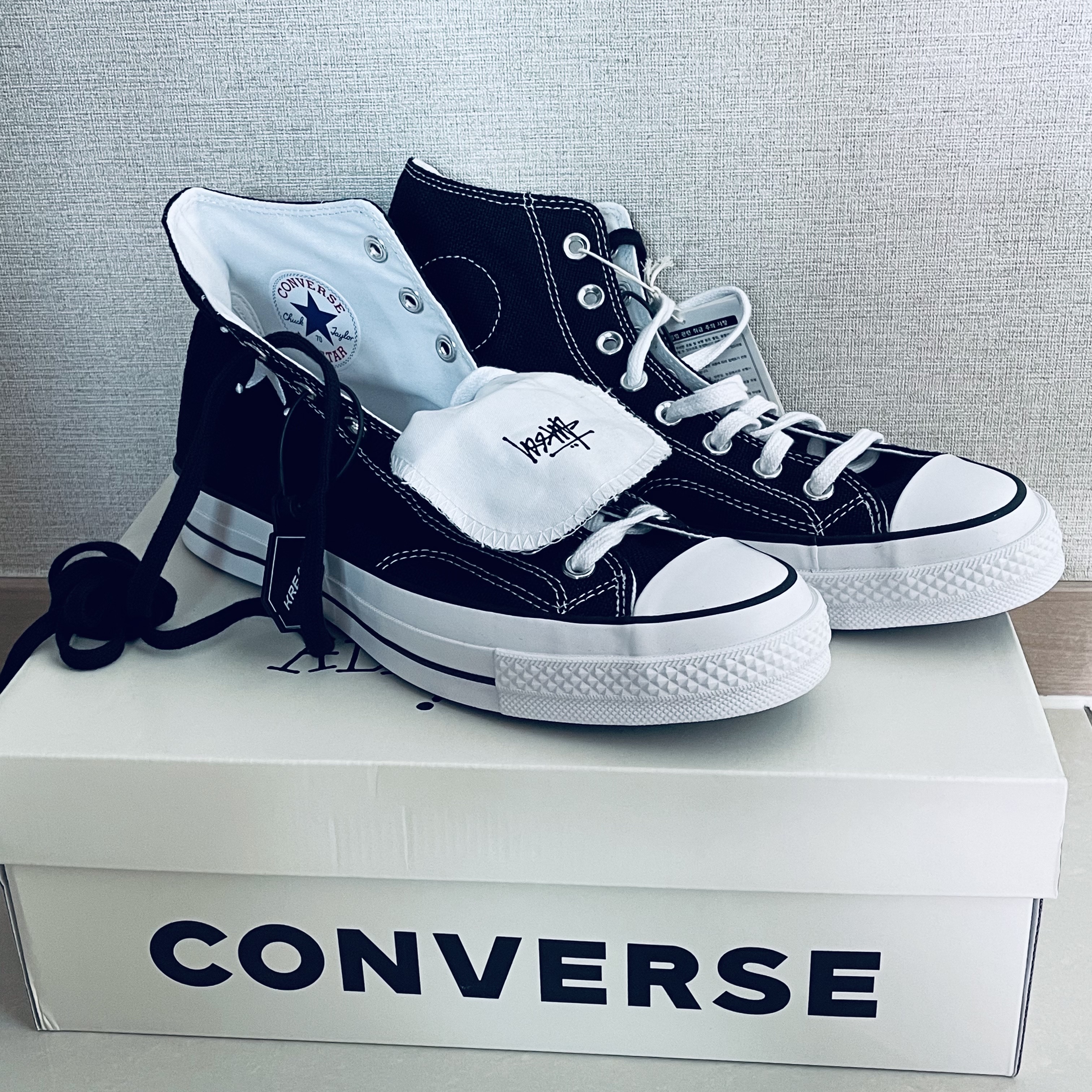 Converse x Stussy Chuck 70 High Black 착용 스타일 - 2
