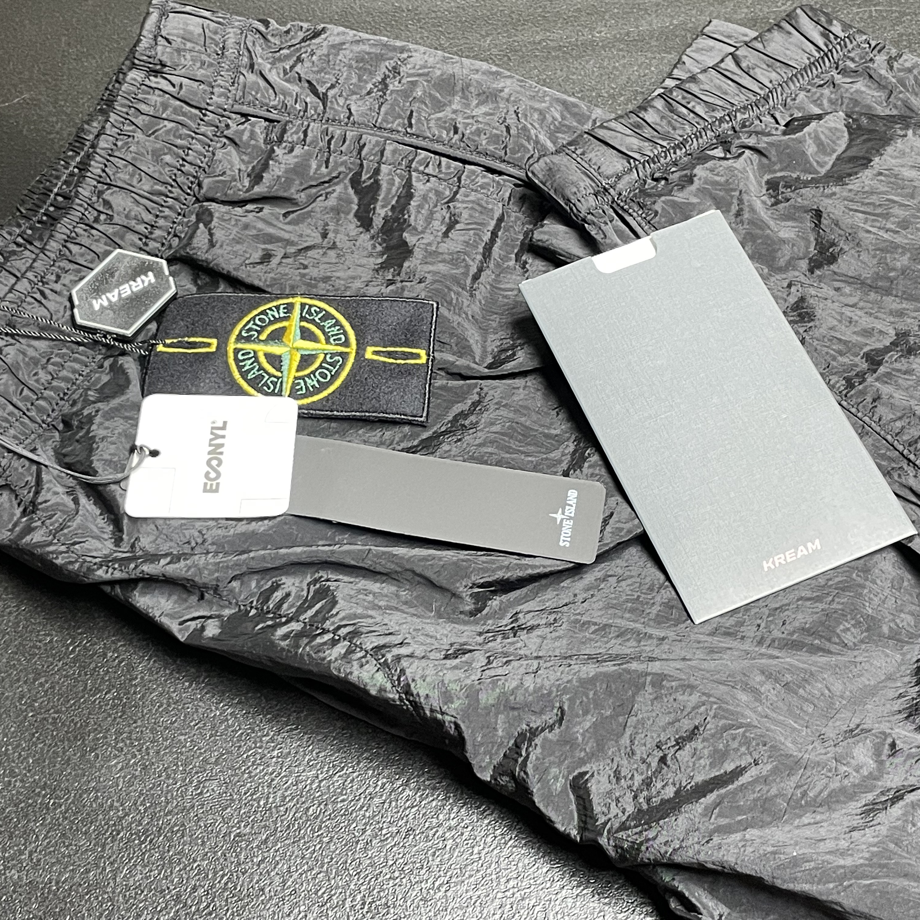 Stone Island 31021 Nylon Metal Garment Dyed Cargo Pants Black - 22SS, Stone Island 31021 Nylon Metal Garment Dyed Cargo Pants Ice - 22SS 착용 스타일 - 2