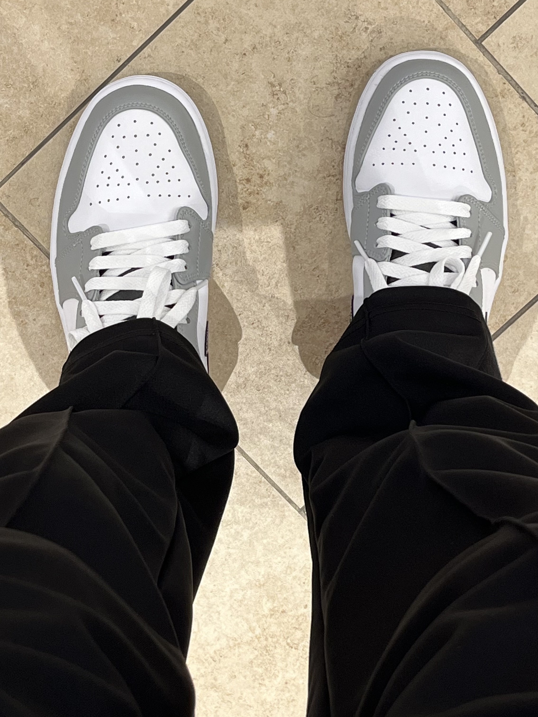 Jordan 1 Mid Light Smoke Grey Anthracite 착용 스타일 - 2