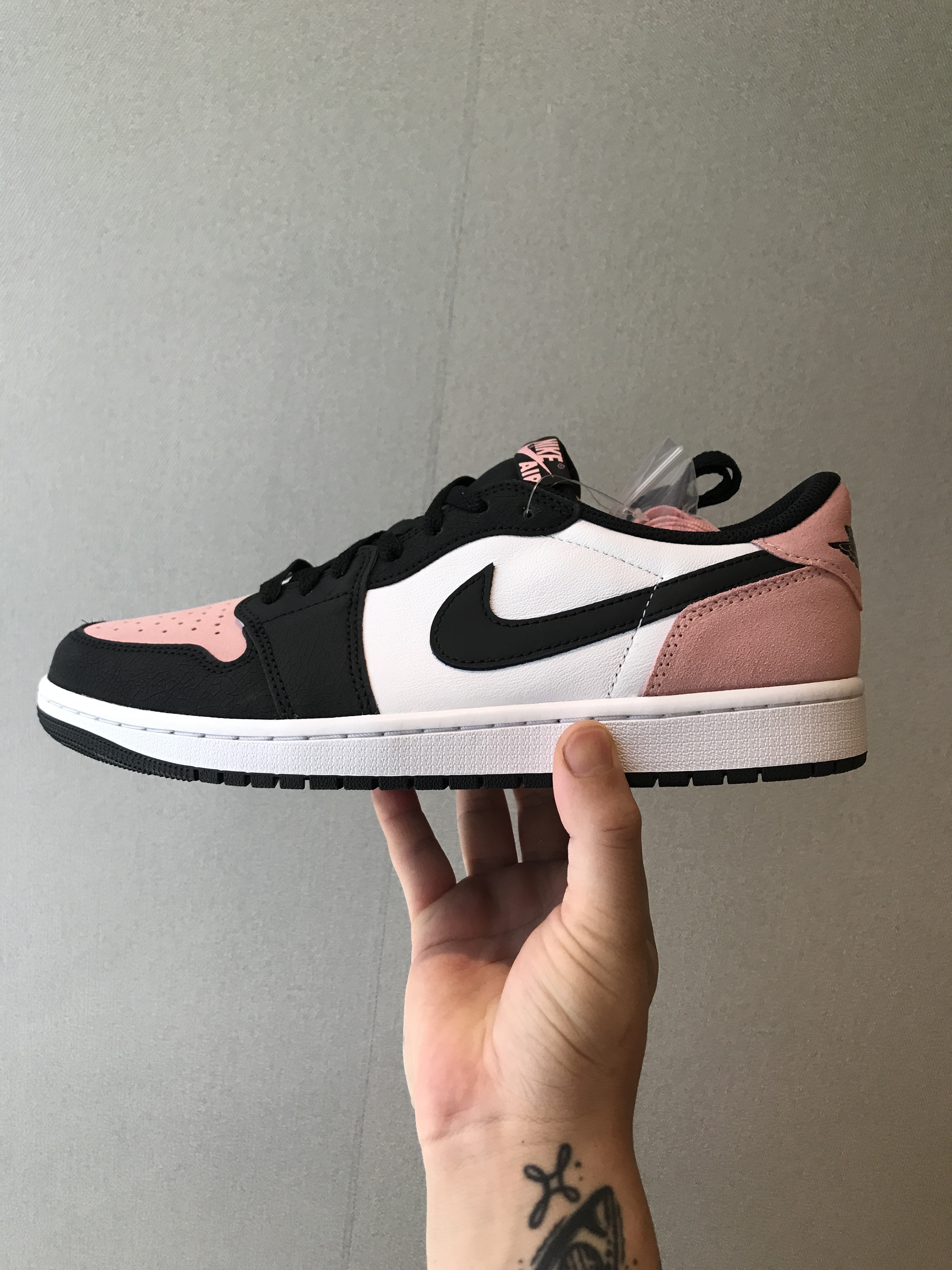 Vans x Stussy Old Skool LX Rose, Jordan 1 Retro Low OG Bleached Coral 착용 스타일 - 3