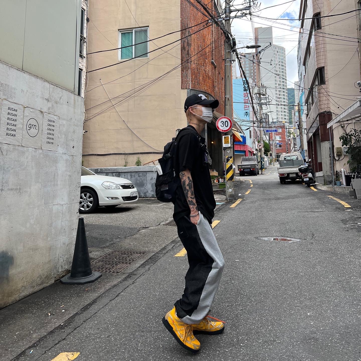 Nike x Off-White Air Rubber Dunk University Gold, Supreme Backpack Black - 18FW 착용 스타일 - 2