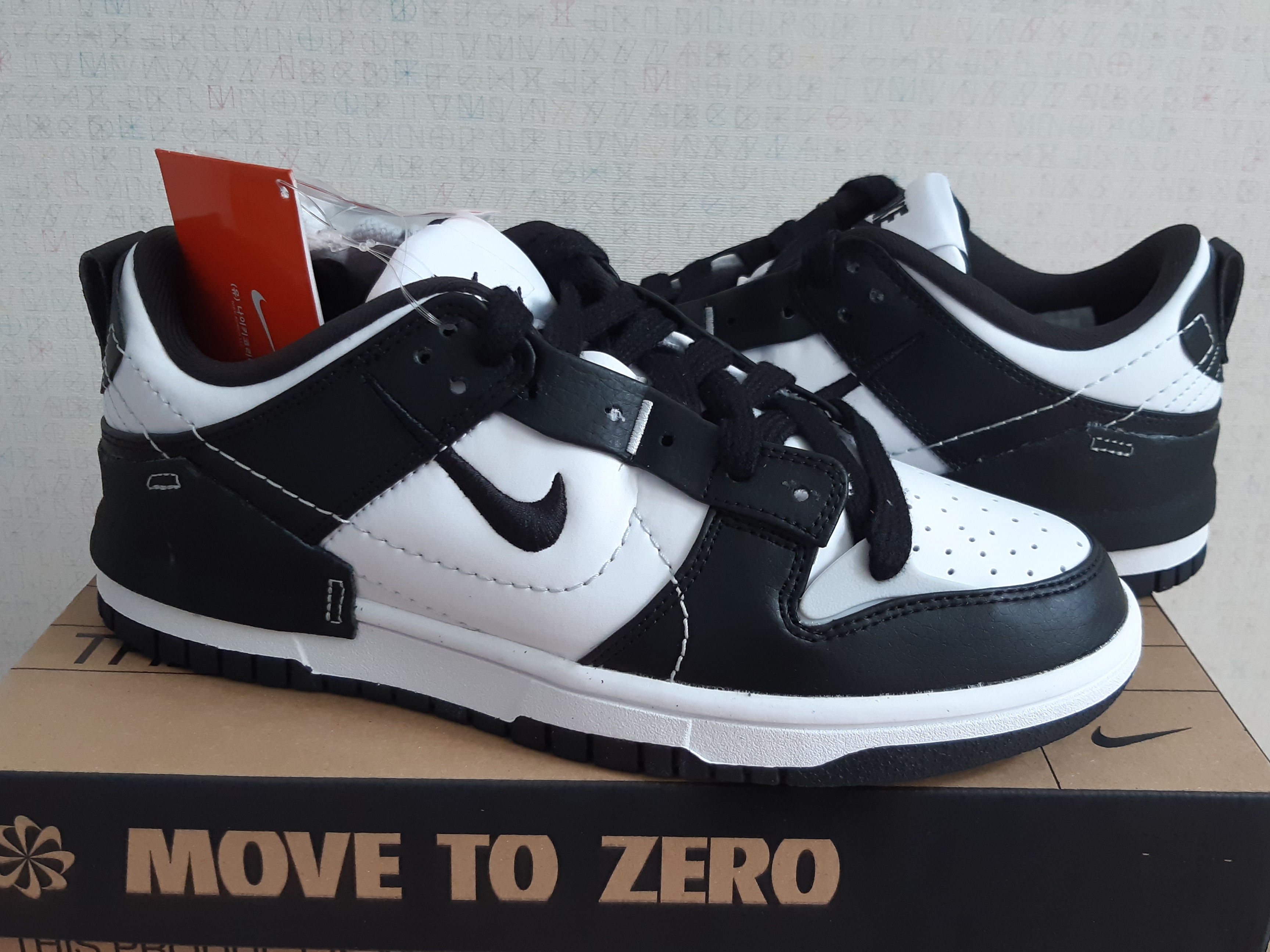 (W) Nike Dunk Low Disrupt 2 Black White 착용 스타일 - 1