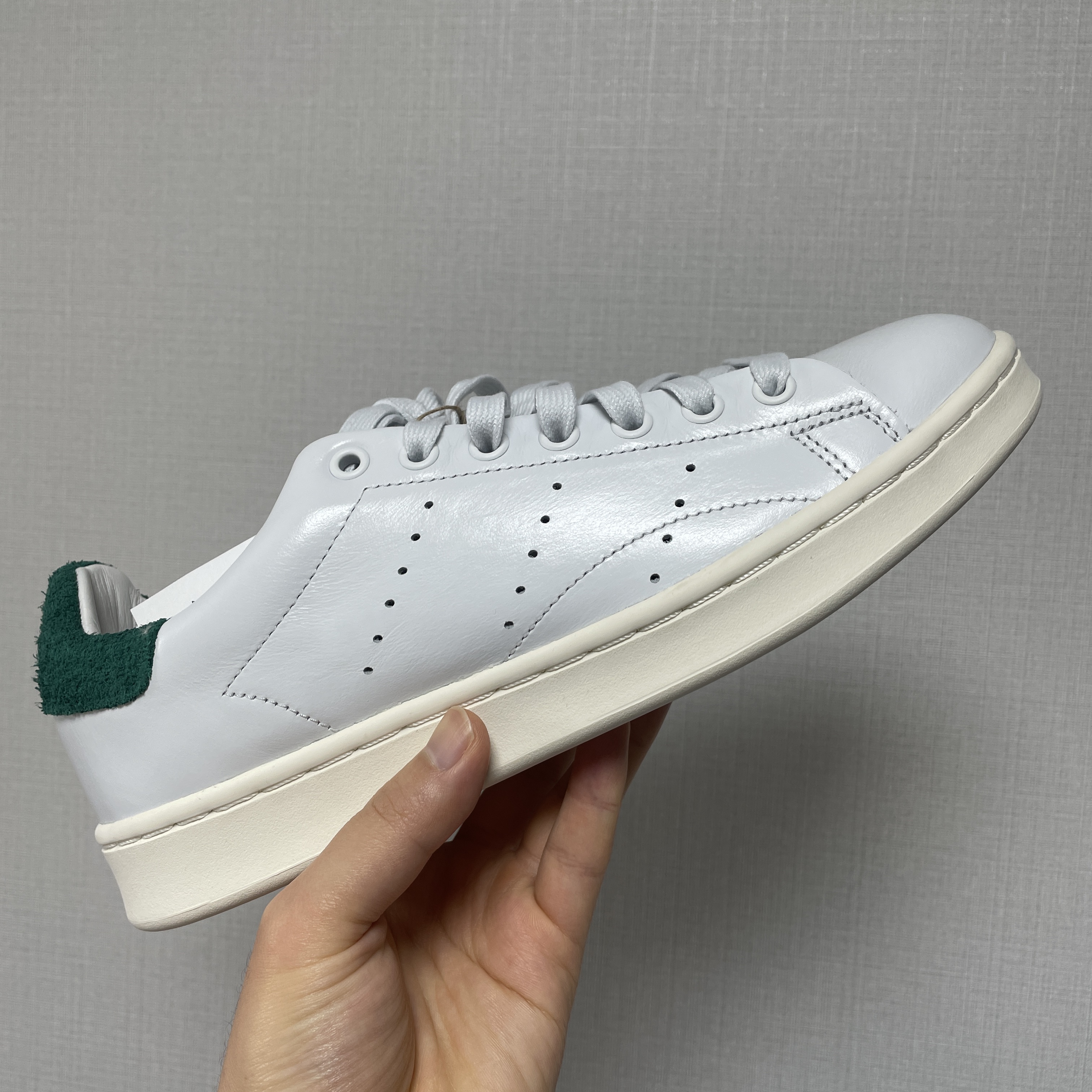 Adidas Stan Smith H White Green 착용 스타일 - 2