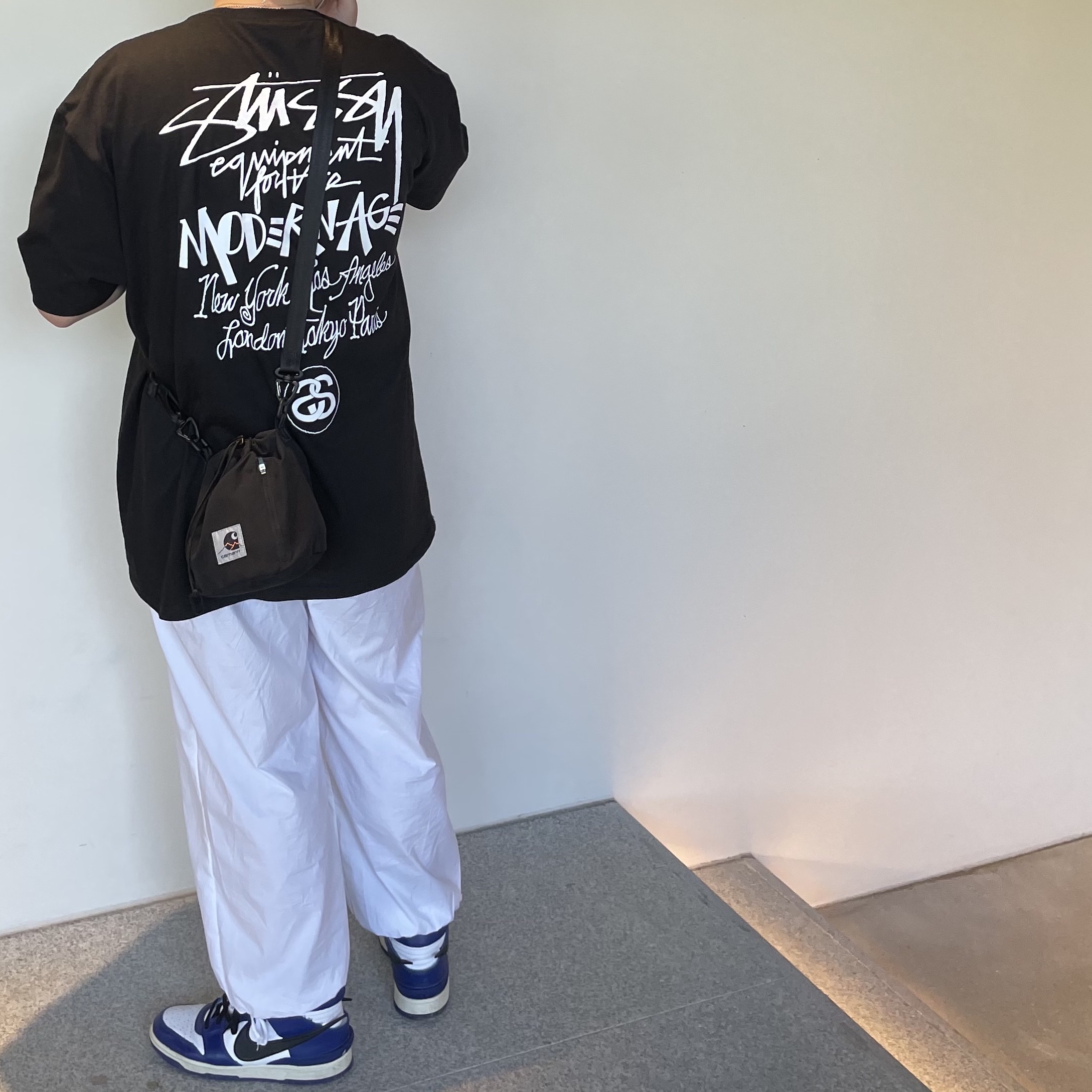 Nike x Ambush Dunk High Deep Royal Blue, Stussy Modern Age T-Shirt Black 착용 스타일 - 2