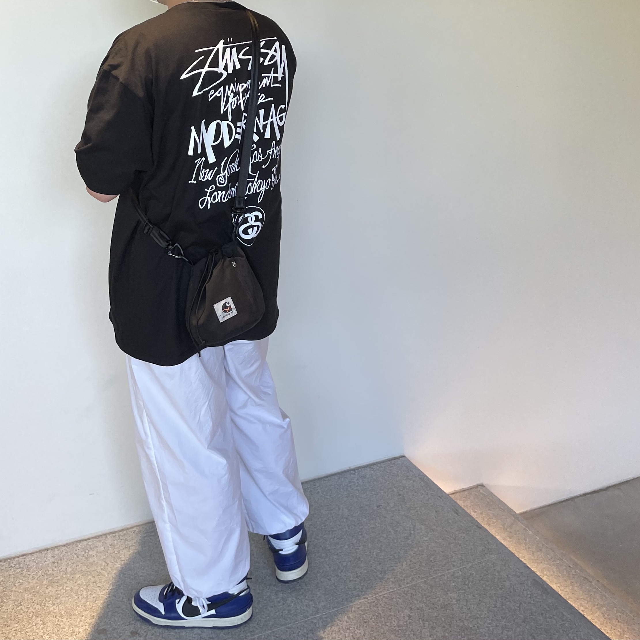 Nike x Ambush Dunk High Deep Royal Blue, Stussy Modern Age T-Shirt Black 착용 스타일 - 3