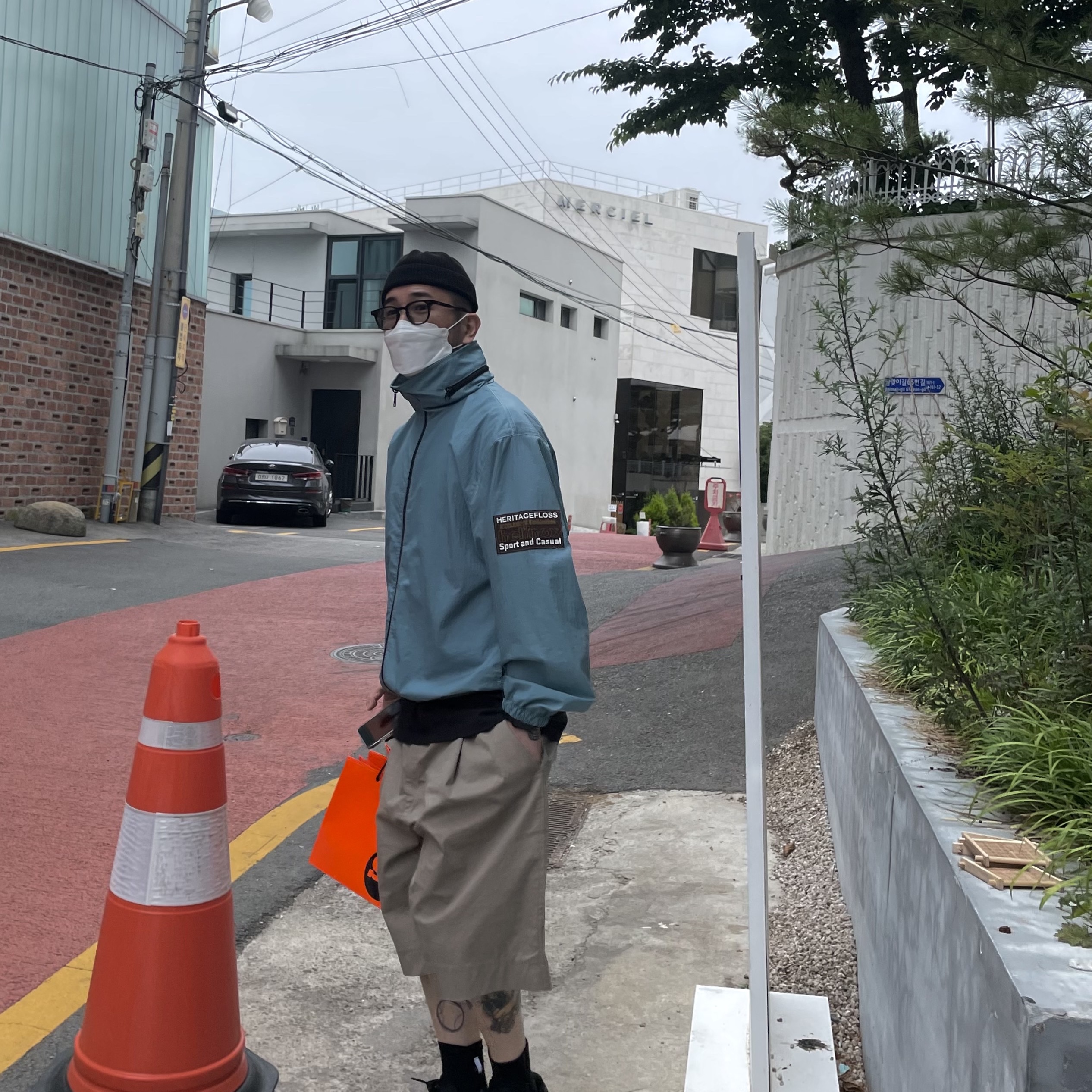 Helinox x Heritagefloss Nylon Washer Jacket Sky Blue, Asics x Vivienne Westwood Gel-Kayano 26 Black 착용 스타일 - 2