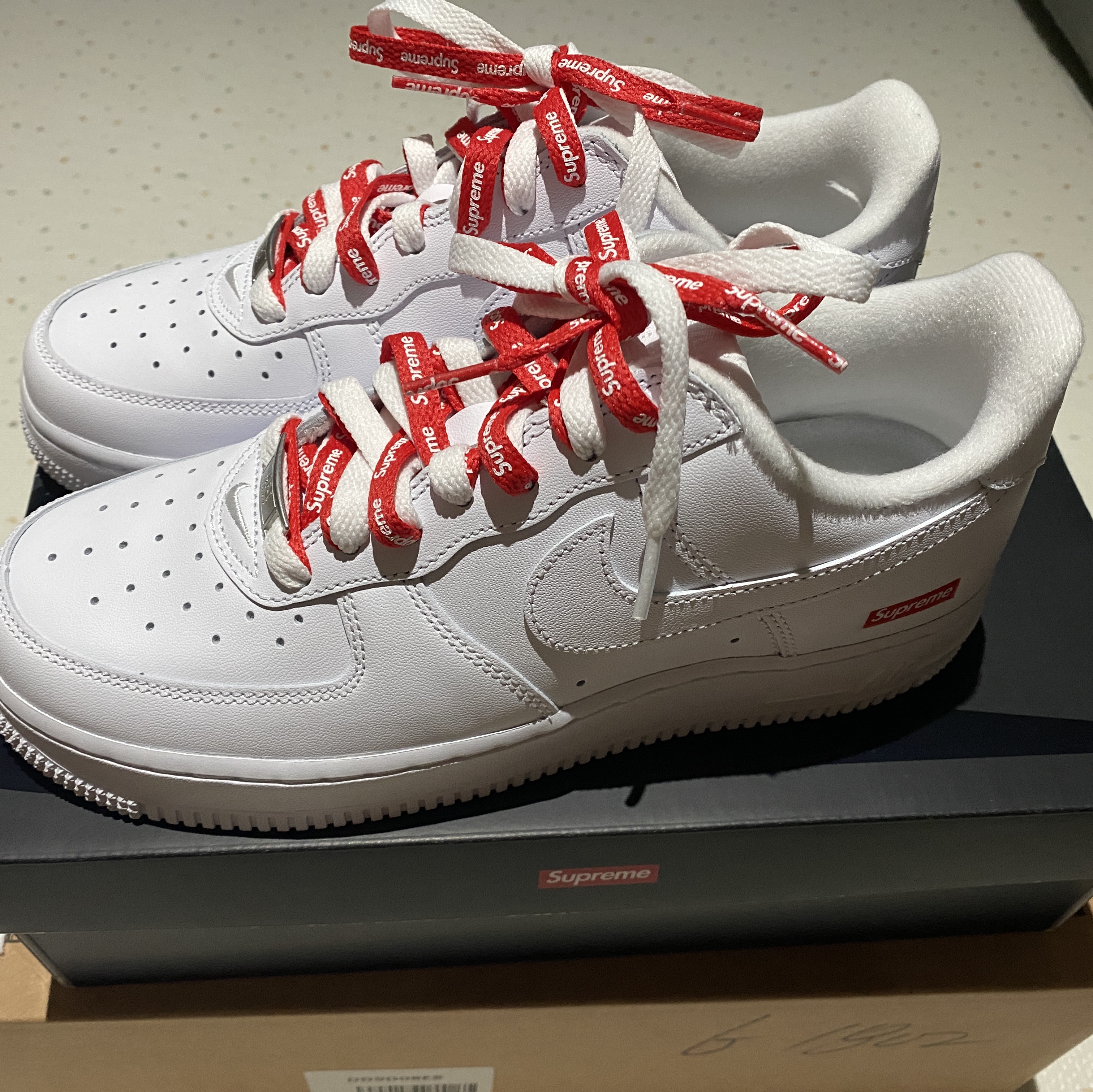 Nike x Supreme Air Force 1 Low White 착용 스타일