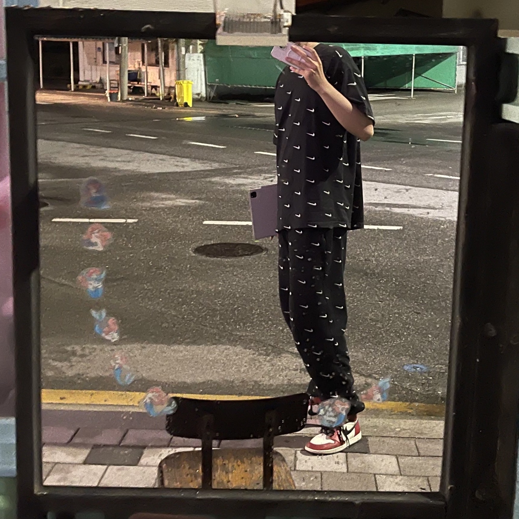 Nike NRG Swoosh Logo T-Shirt Black, Nike NRG Swoosh Logo Pants Black 착용 스타일 - 1