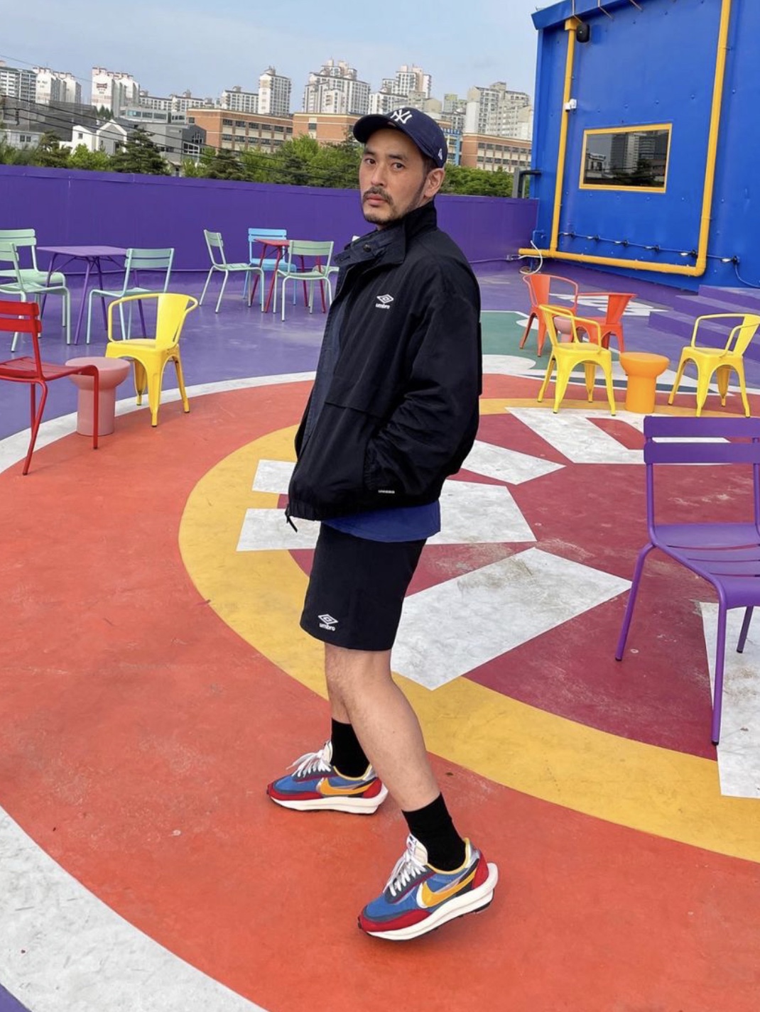 Nike x Sacai LDWaffle Blue Multi 착용 스타일