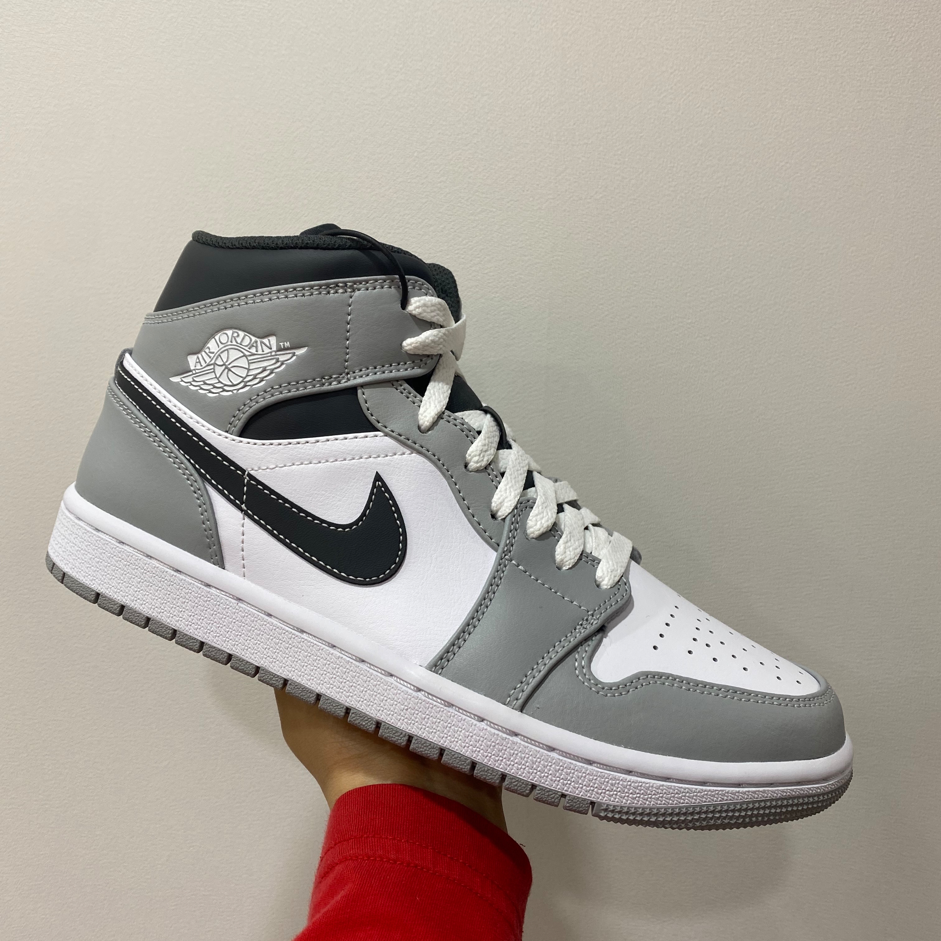 Jordan 1 Mid Light Smoke Grey Anthracite 착용 스타일
