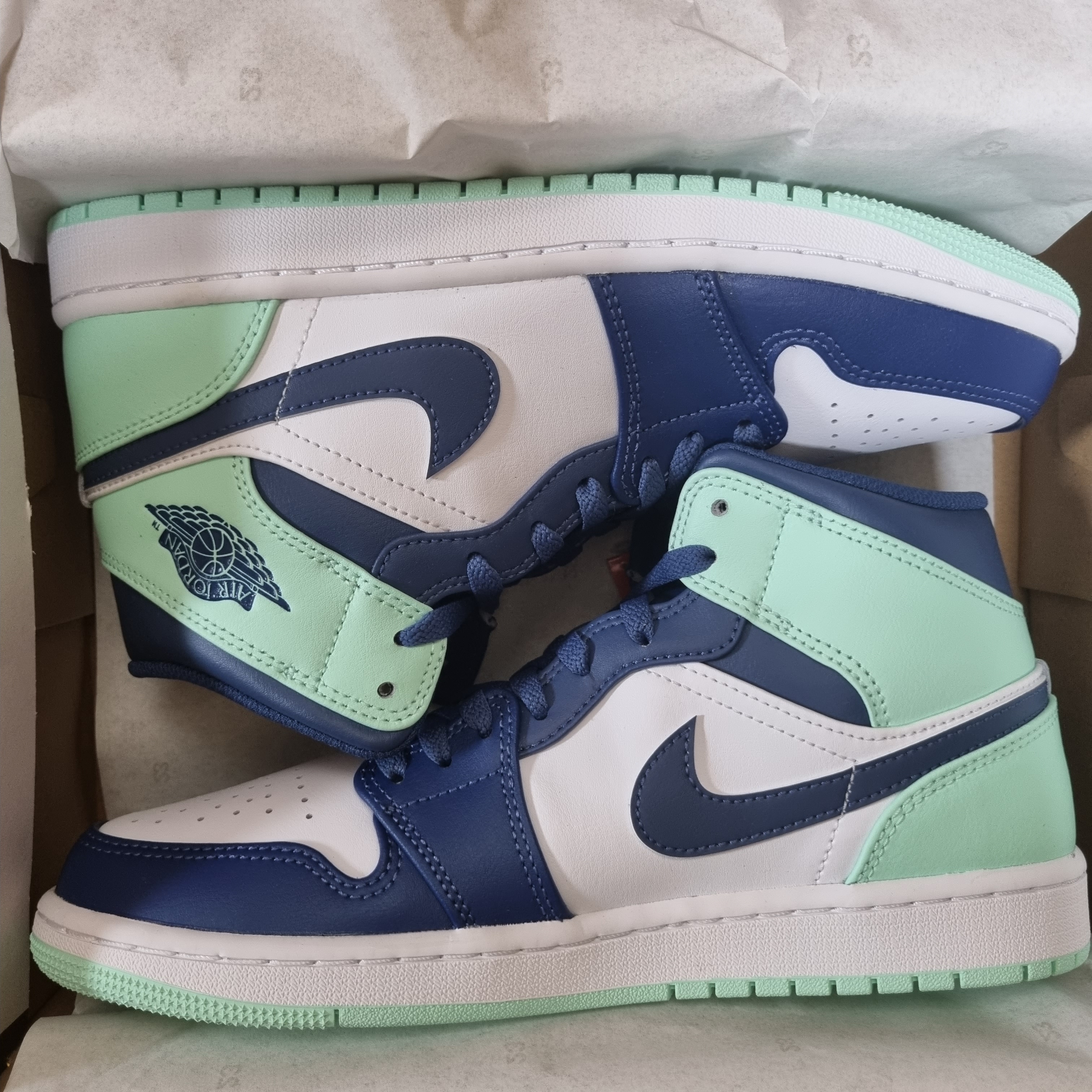 Jordan 1 Mid Blue Mint 착용 스타일