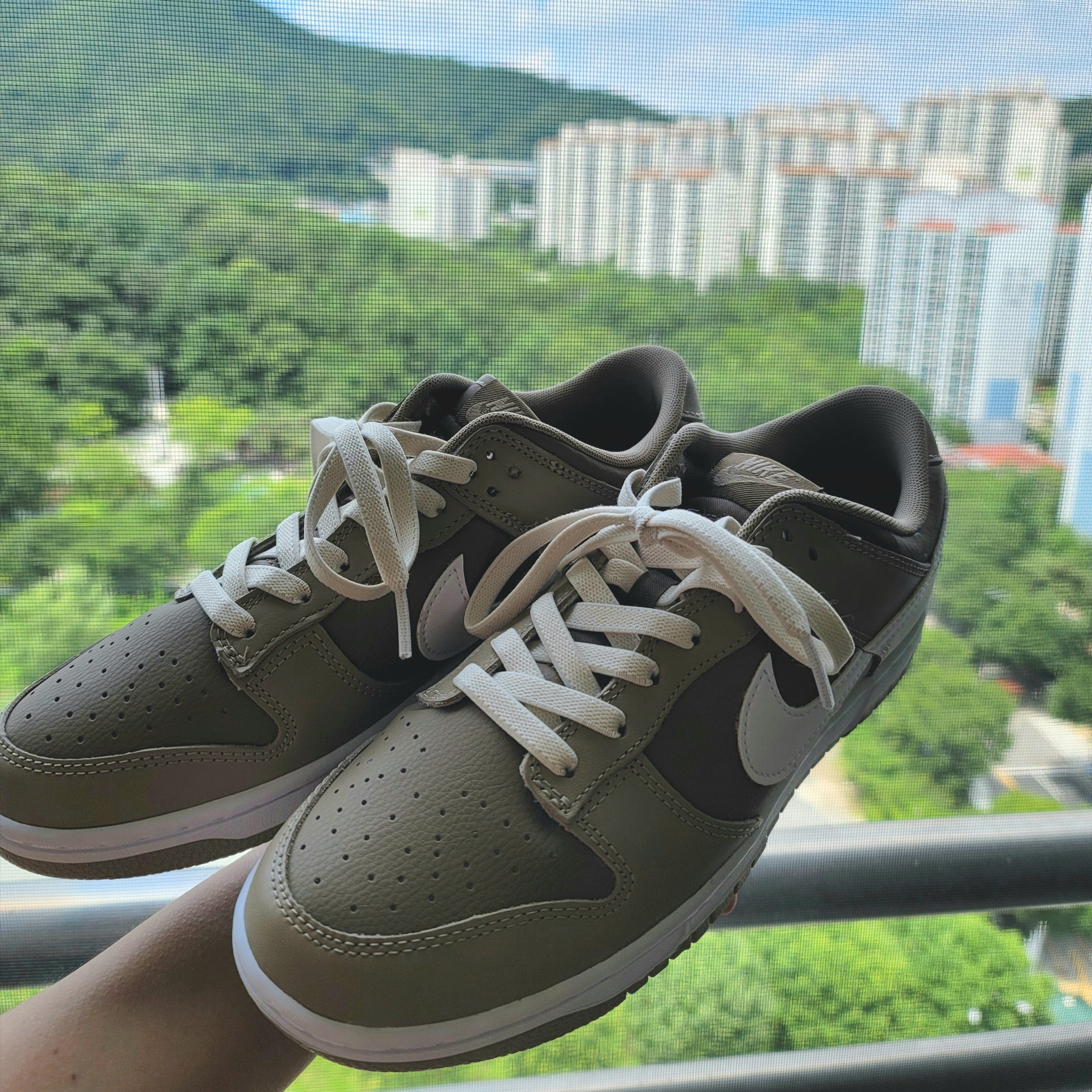Nike Dunk Low Retro Khaki Hazel Rush 착용 스타일