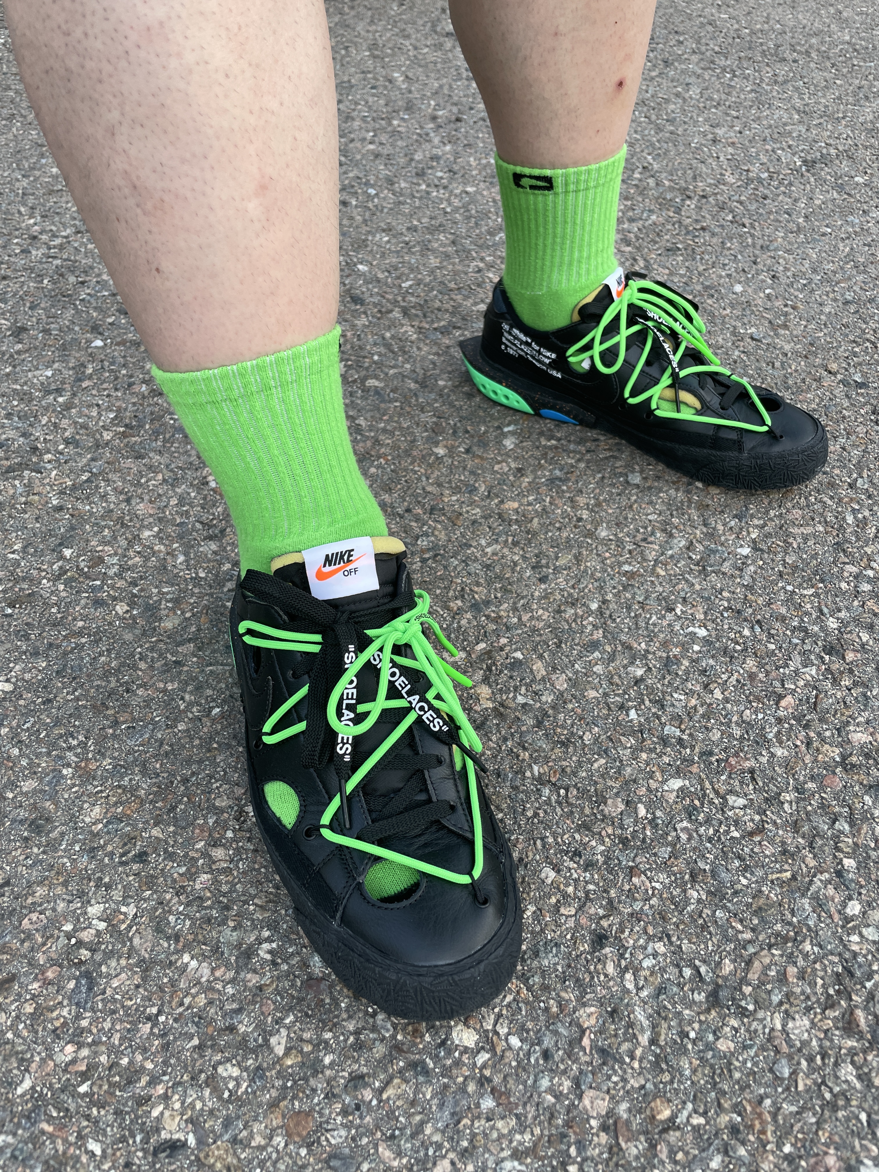 Nike x Off-White Blazer Low '77 Black and Electro Green 착용 스타일