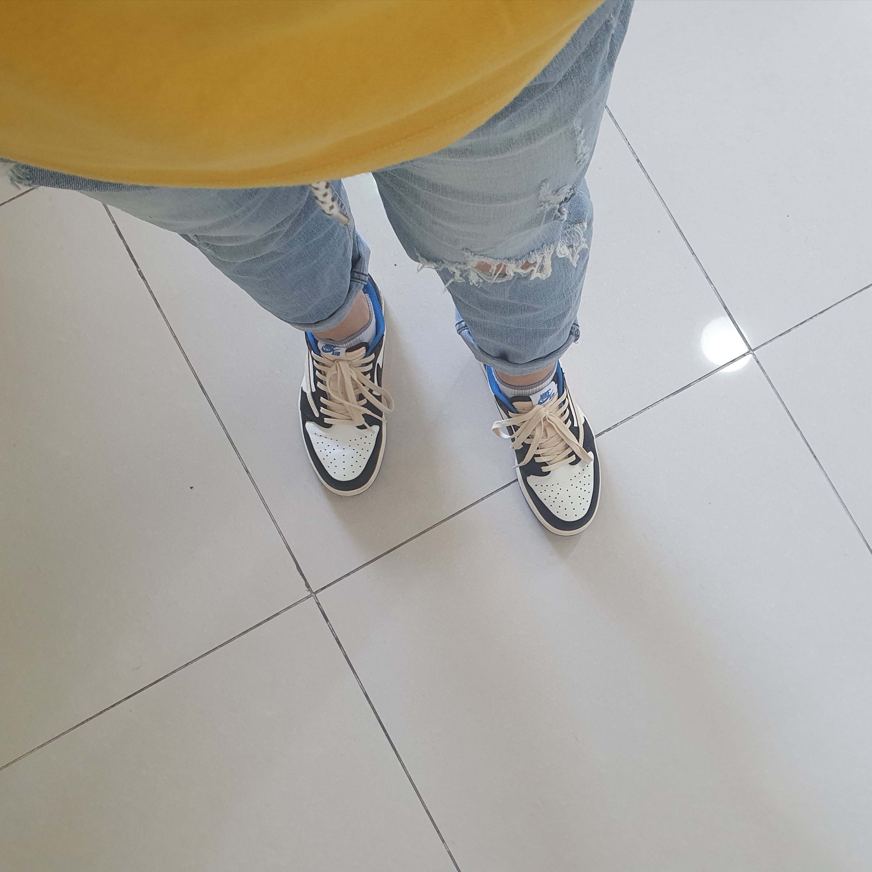 Jordan 1 x Travis Scott x Fragment Retro Low OG SP Military Blue, Louis Vuitton Trio Messenger Monogram Eclipse 착용 스타일 - 1