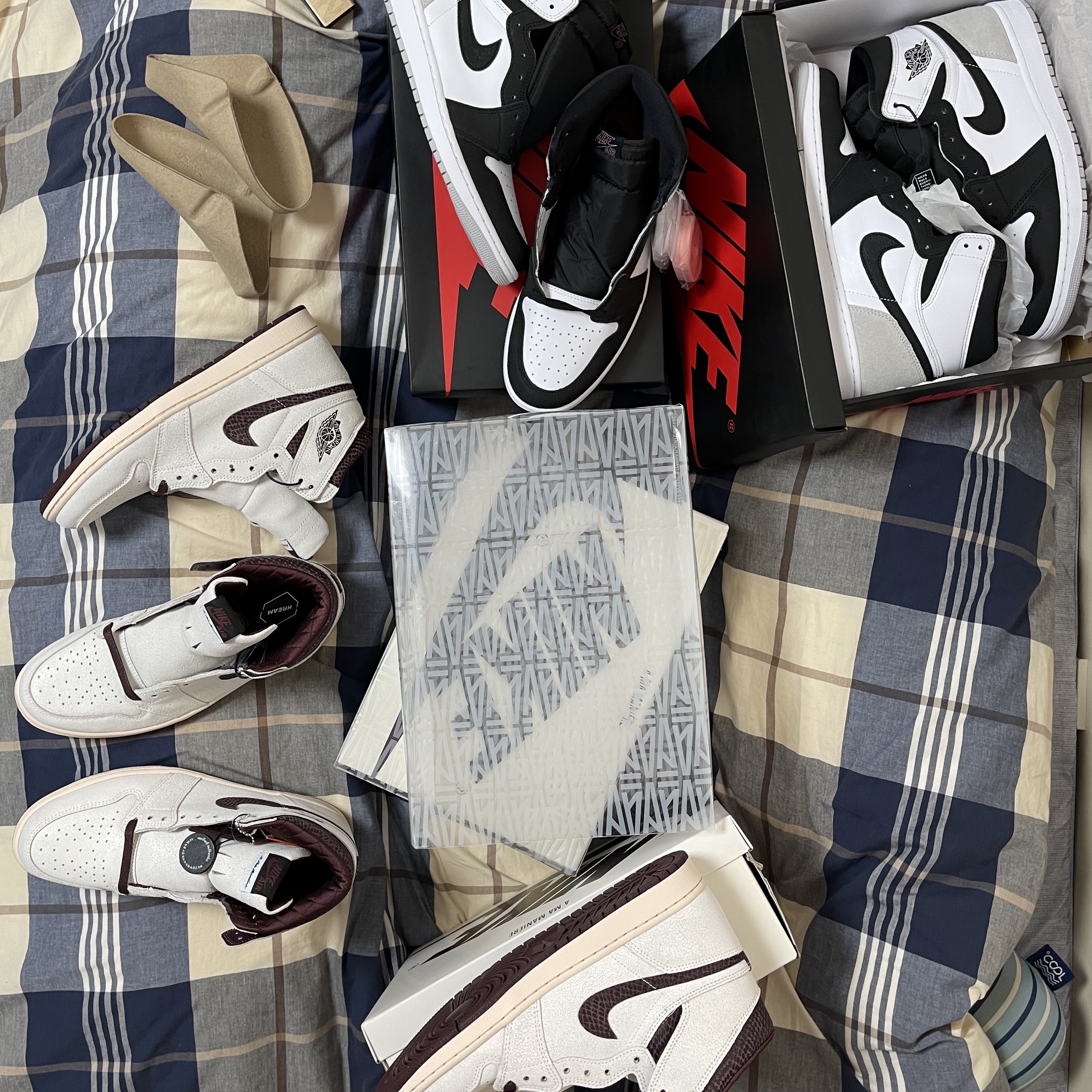 Jordan 1 x A Ma Maniere Retro High OG SP Sail and Burgundy, Jordan 1 Retro High OG Bleached Coral 착용 스타일