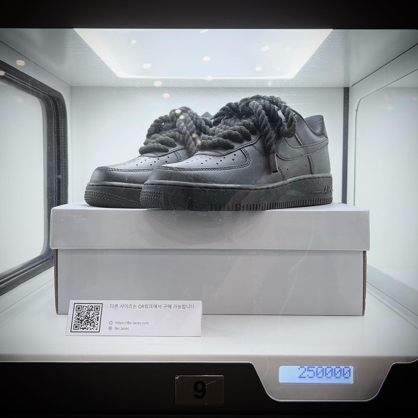 Nike Air Force 1 '07 Low Triple Black, (W) Nike Air Force 1 '07 Low Triple Black 착용 스타일 - 1
