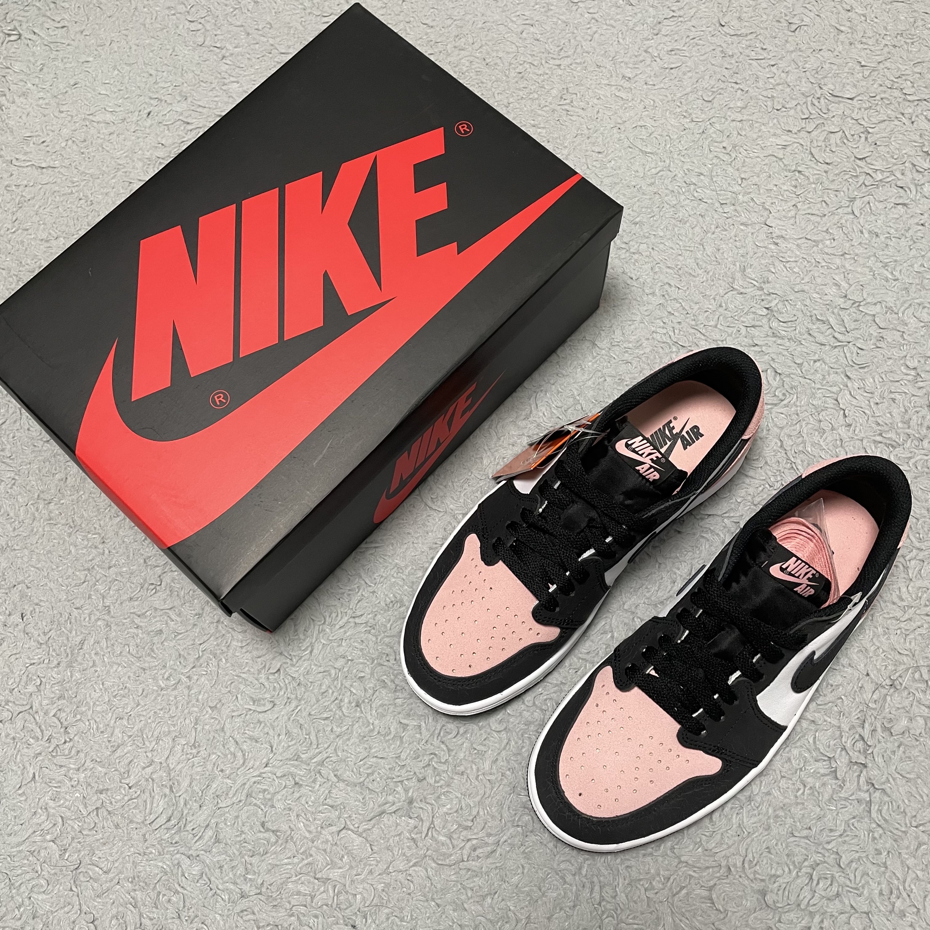 Jordan 1 Retro Low OG Bleached Coral 착용 스타일