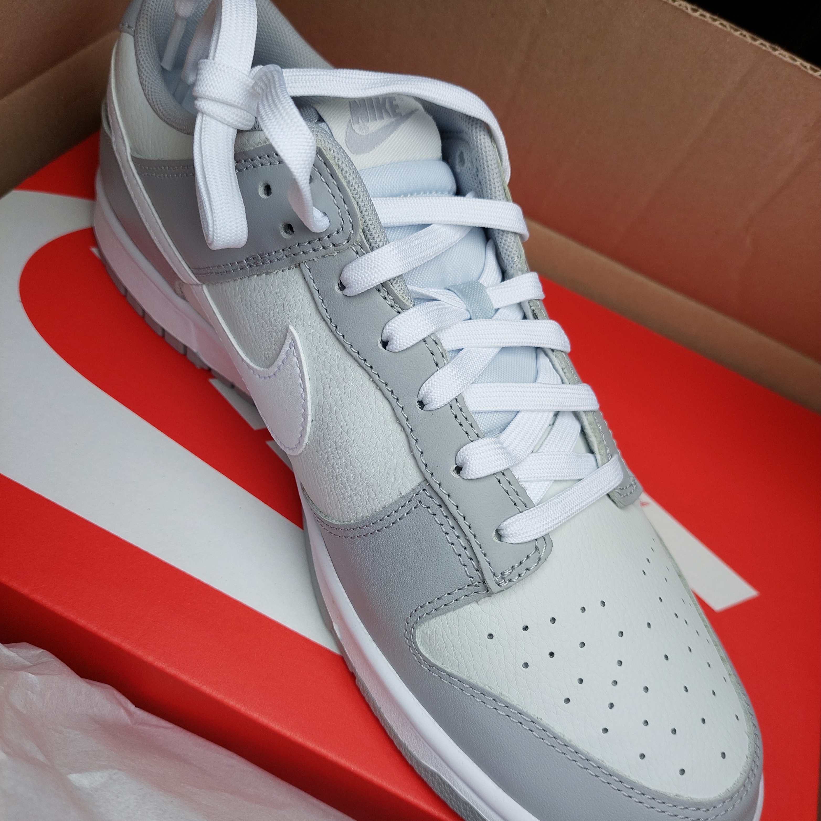 Nike Dunk Low Retro Wolf Grey 착용 스타일 - 2