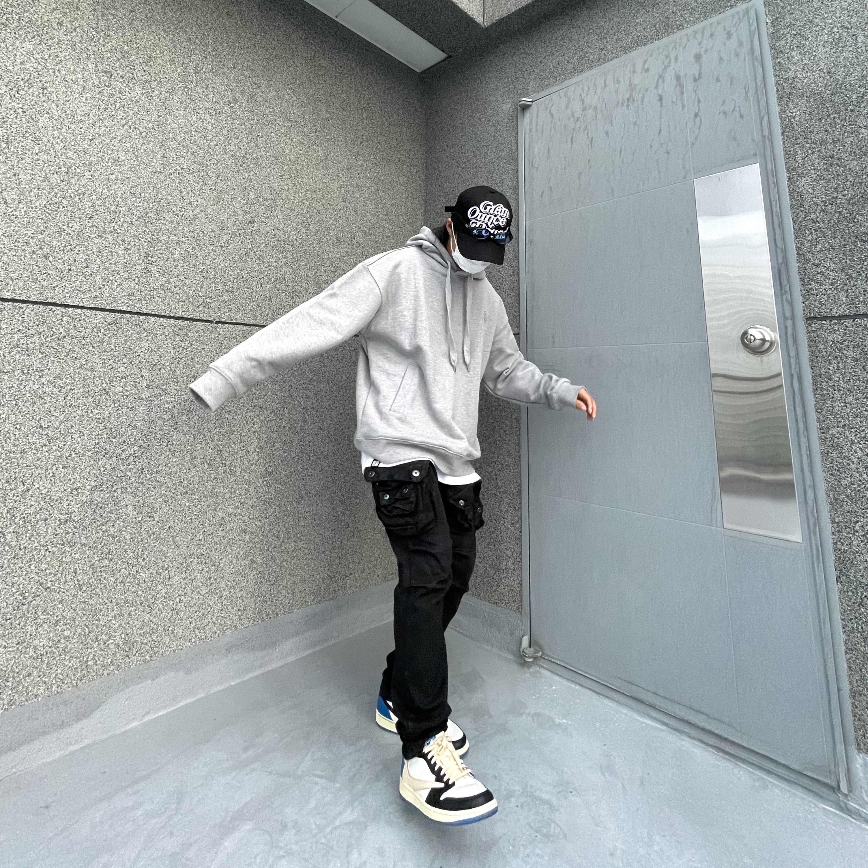 Jordan 1 x Travis Scott x Fragment Retro Low OG SP Military Blue 착용 스타일