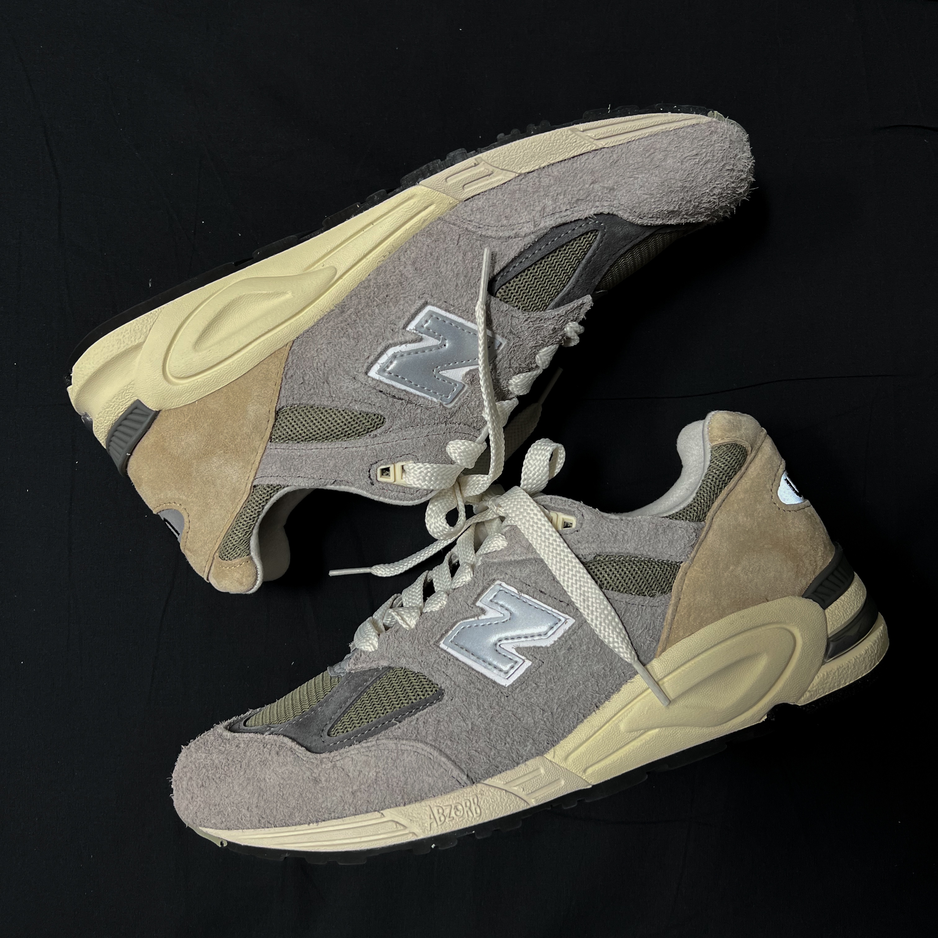 New Balance 990v2 Made in USA Marblehead Incense 착용 스타일