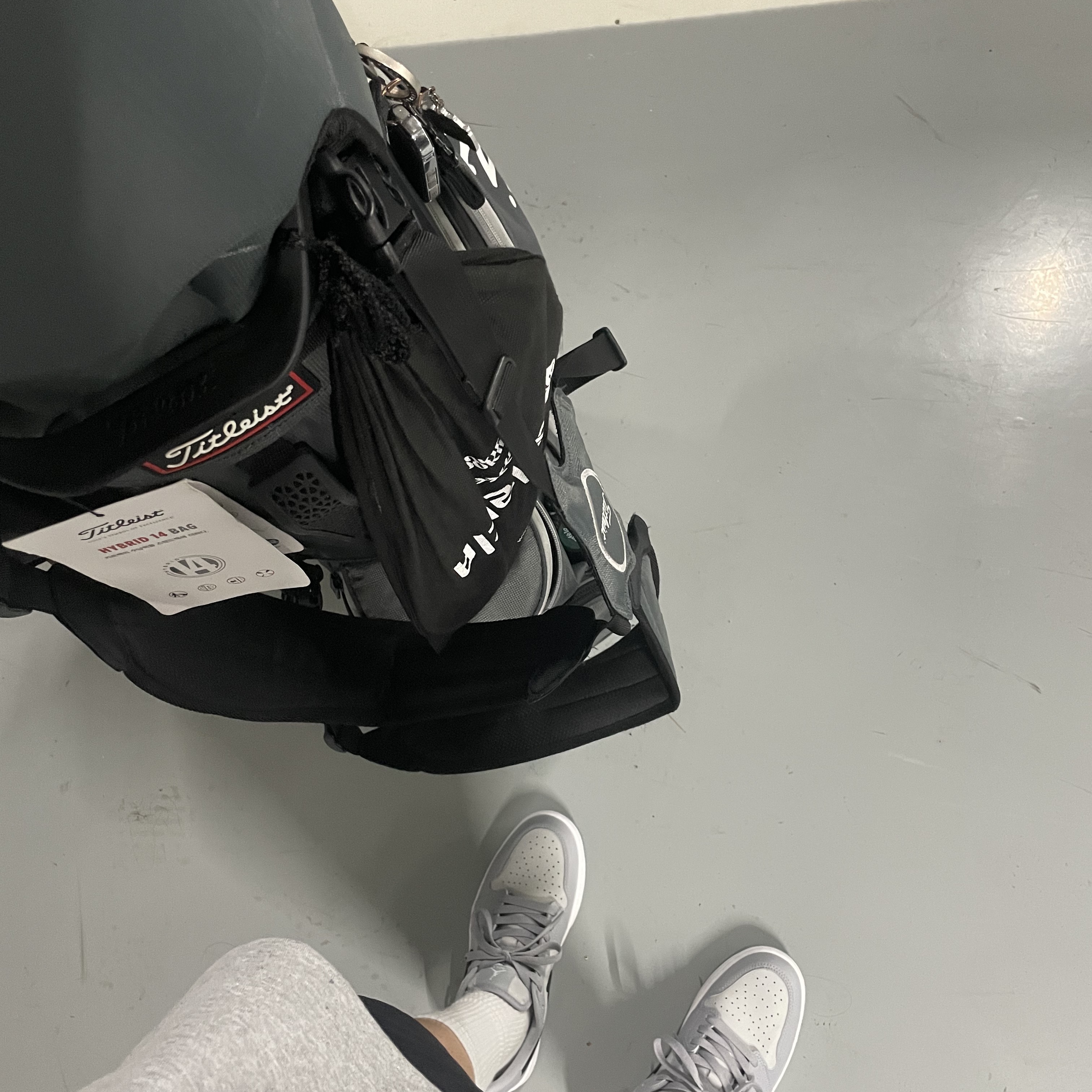 Jordan 1 Low Golf Wolf Grey 착용 스타일 - 1