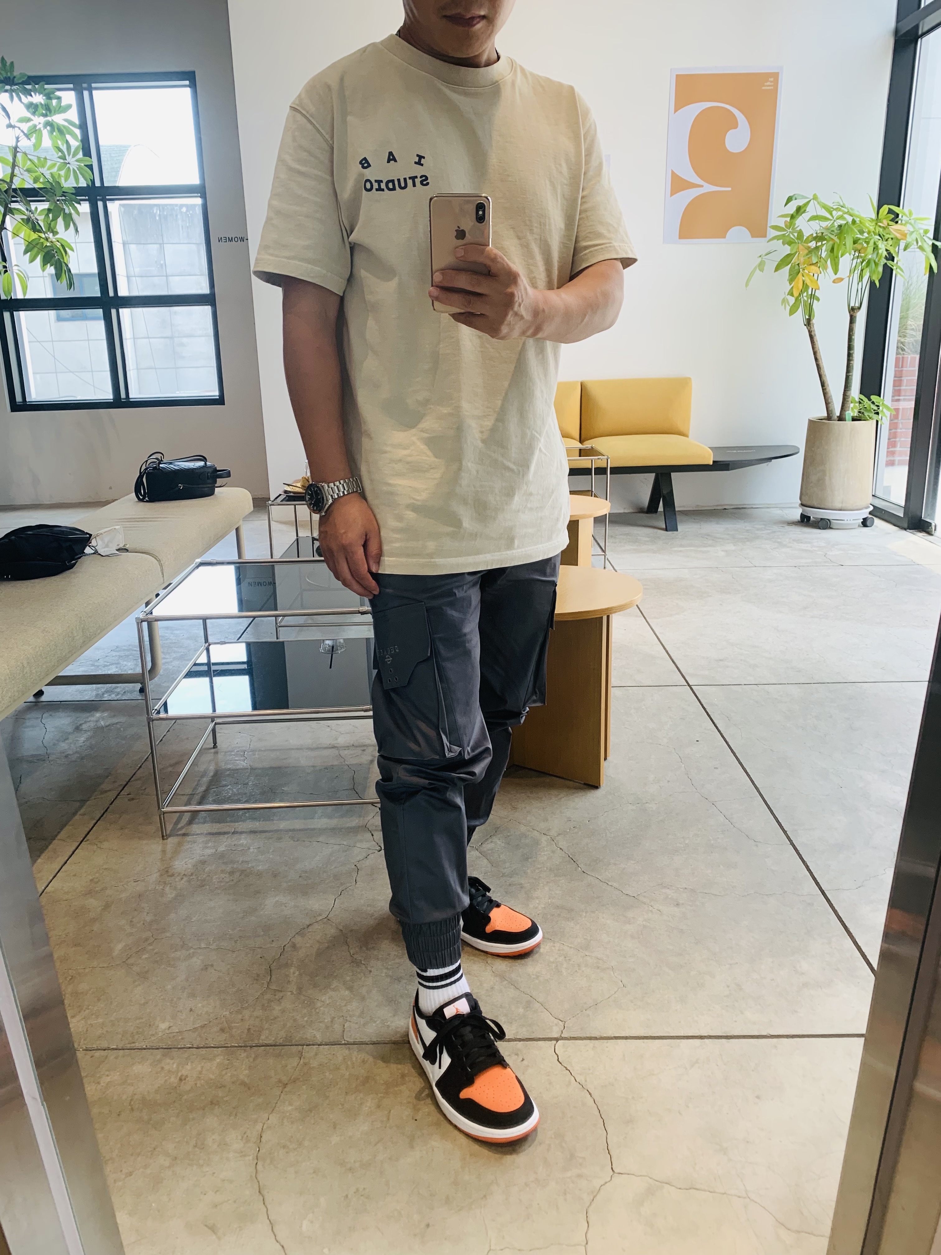 IAB Studio Pigment T-Shirt Oatmeal, Jordan 1 Low Golf Starfish 착용 스타일