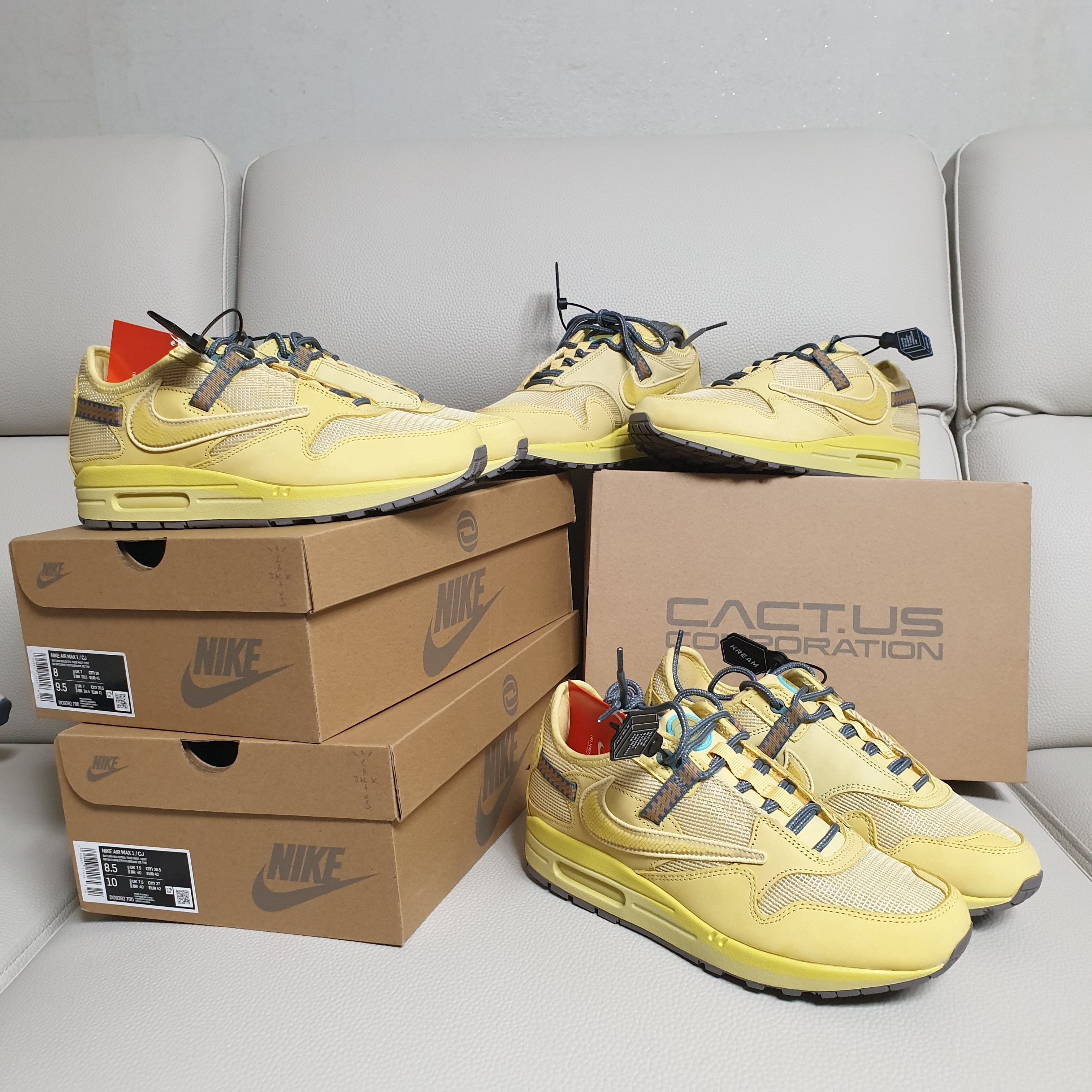 Nike x Travis Scott Air Max 1 Cact.us Gold 착용 스타일