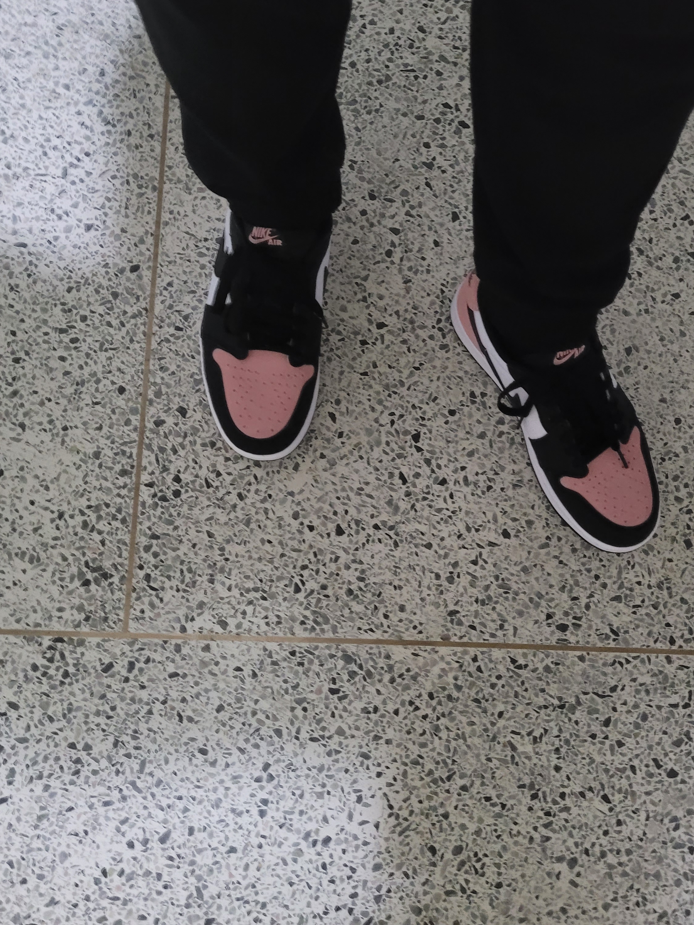 Jordan 1 Retro Low OG Bleached Coral 착용 스타일