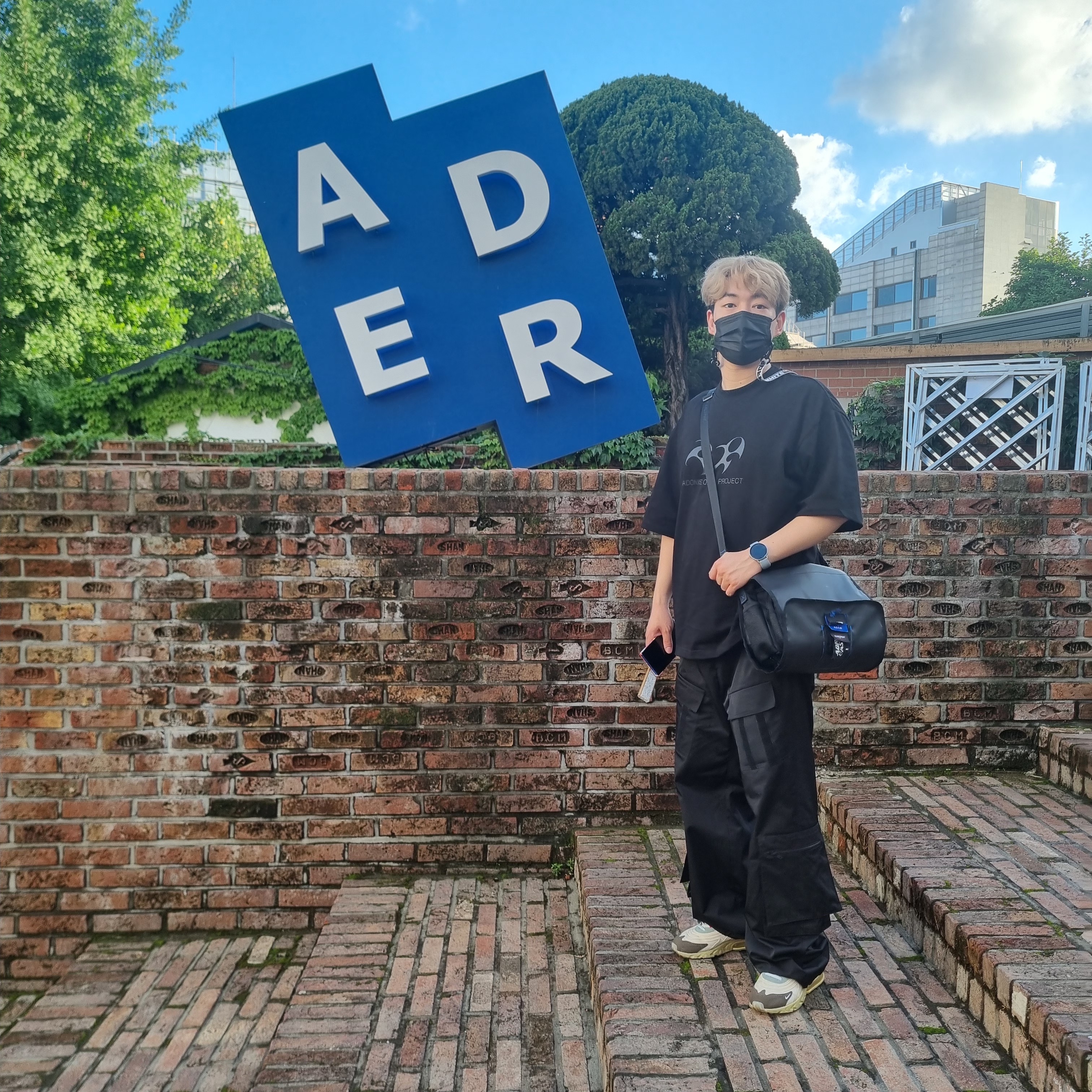 Ader Error x Eastpak Shoulder Bag Black, Nike x Travis Scott Air Max 270 React Cactus Trails 착용 스타일