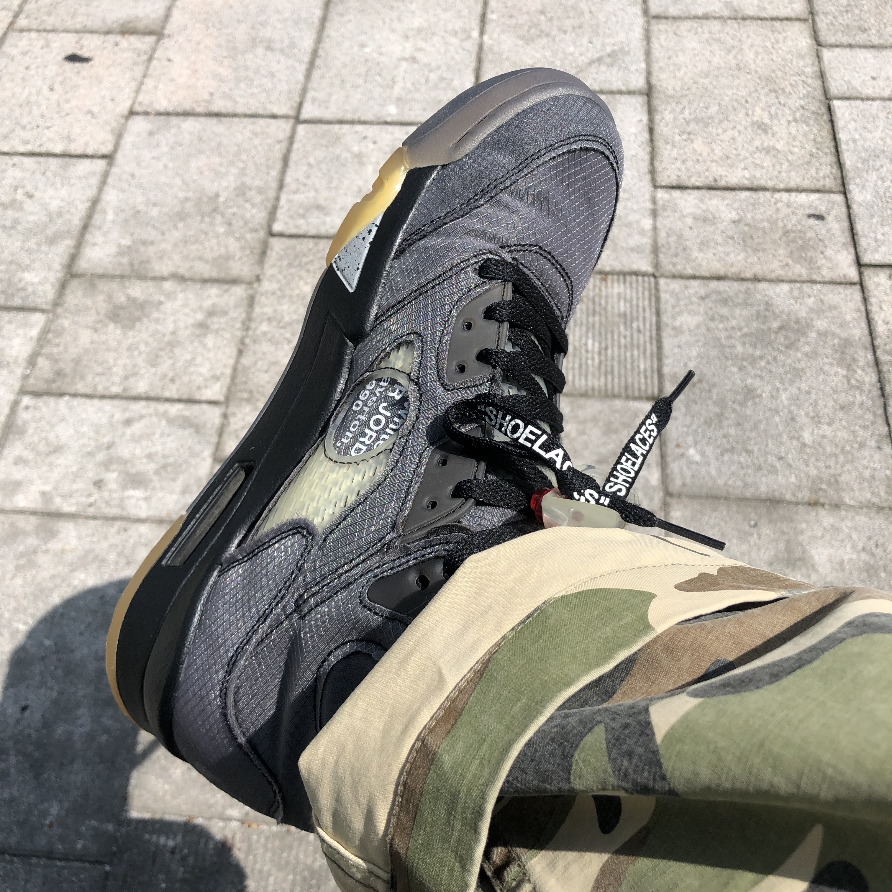 Jordan 5 x Off-White Retro SP Black Muslin 착용 스타일 - 1