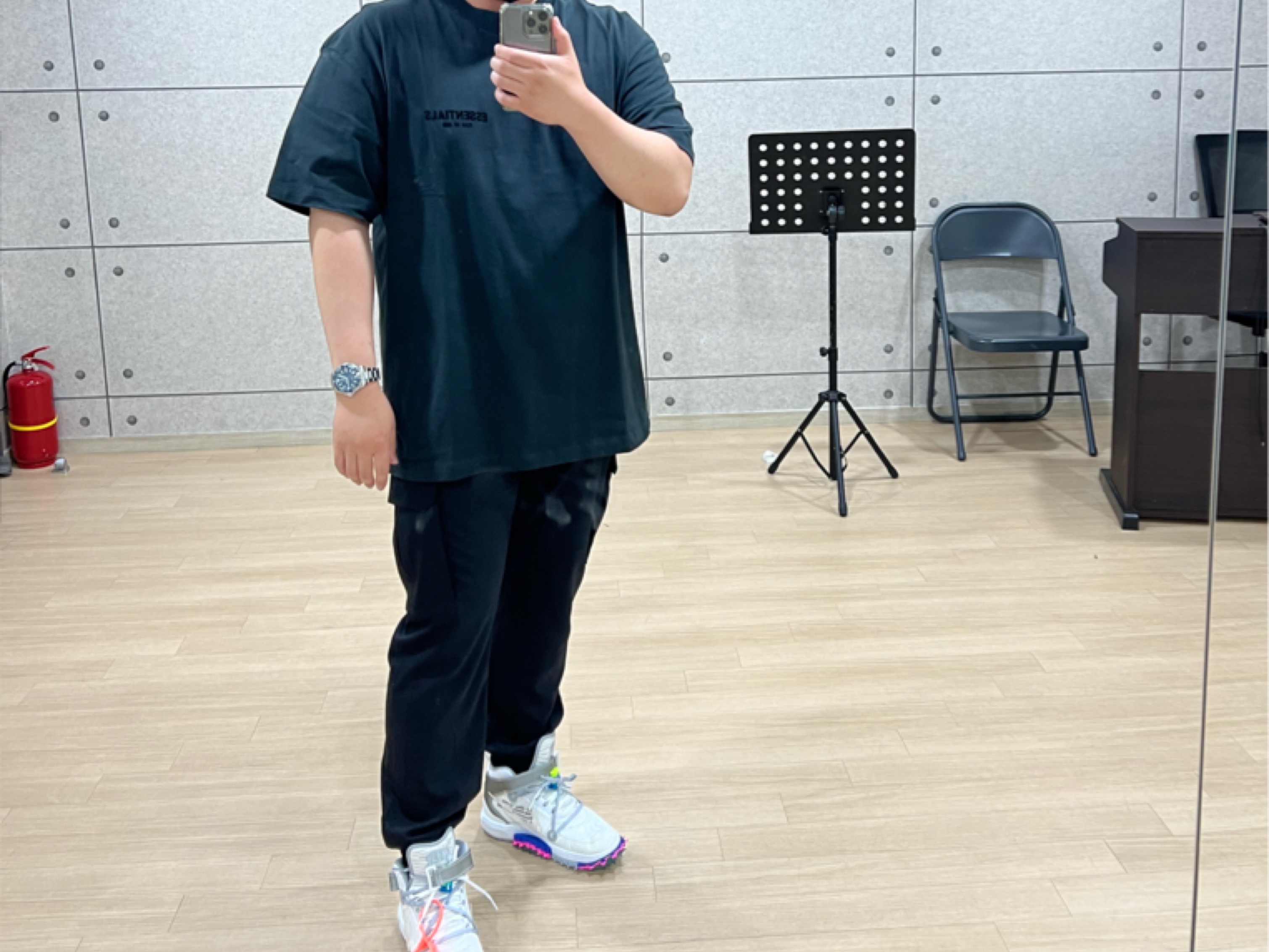 Essentials The Core Collection T-Shirt Stretch Limo, Nike x Off-White Air Force 1 Mid SP White 착용 스타일