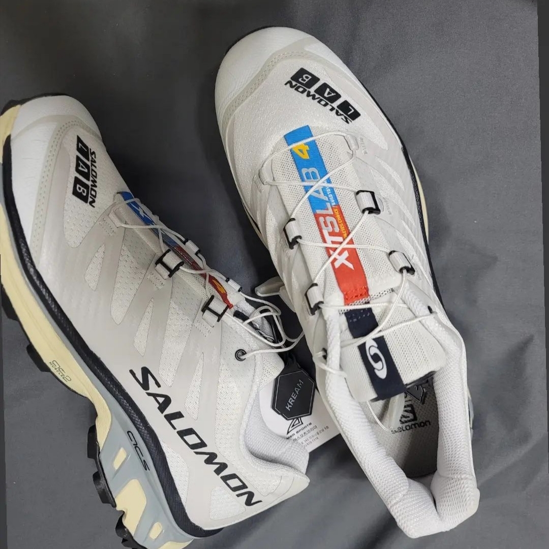 Salomon XT-4 White Lunar Rock 착용 스타일 - 1