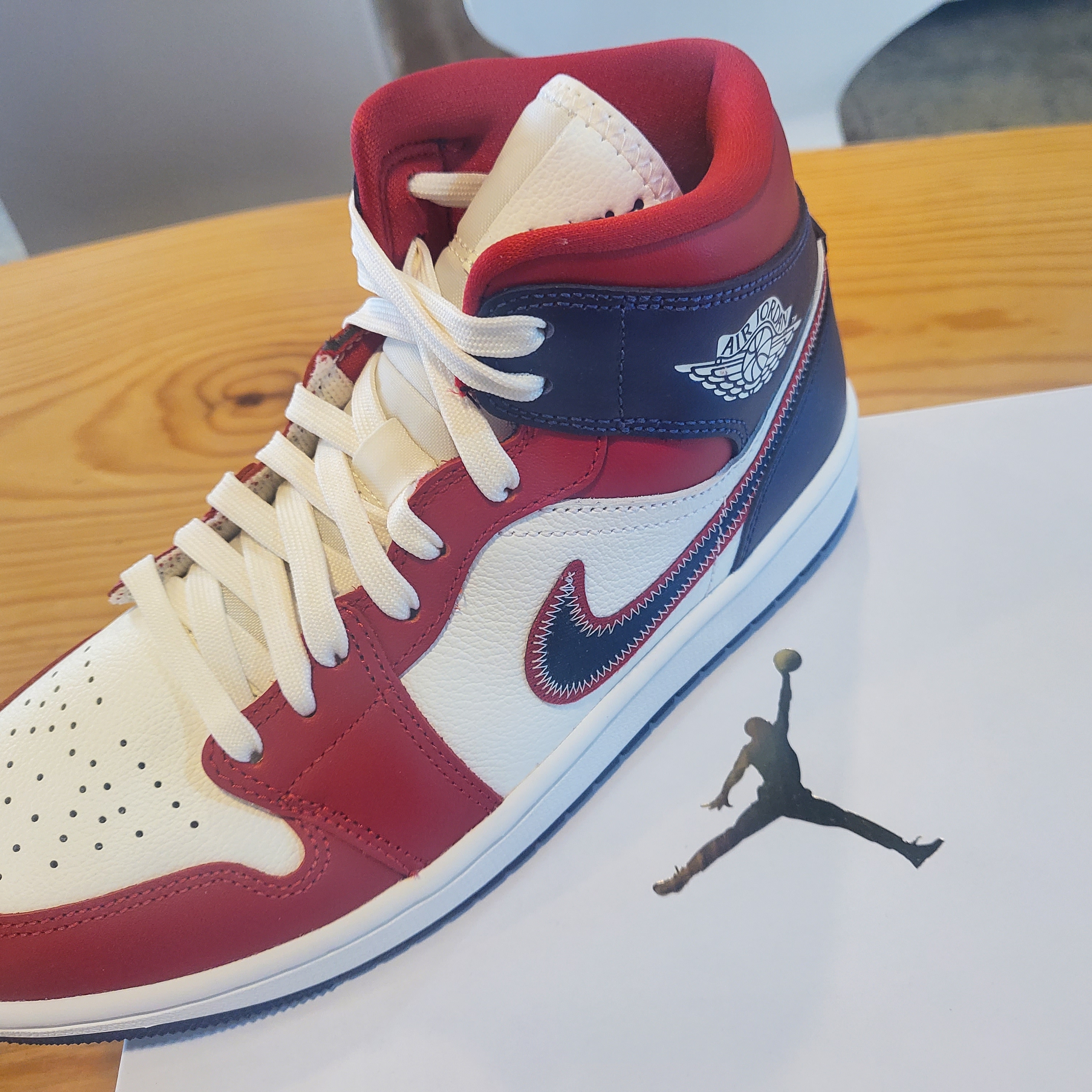 (W) Jordan 1 Mid SE Gym Red Midnight Navy 착용 스타일