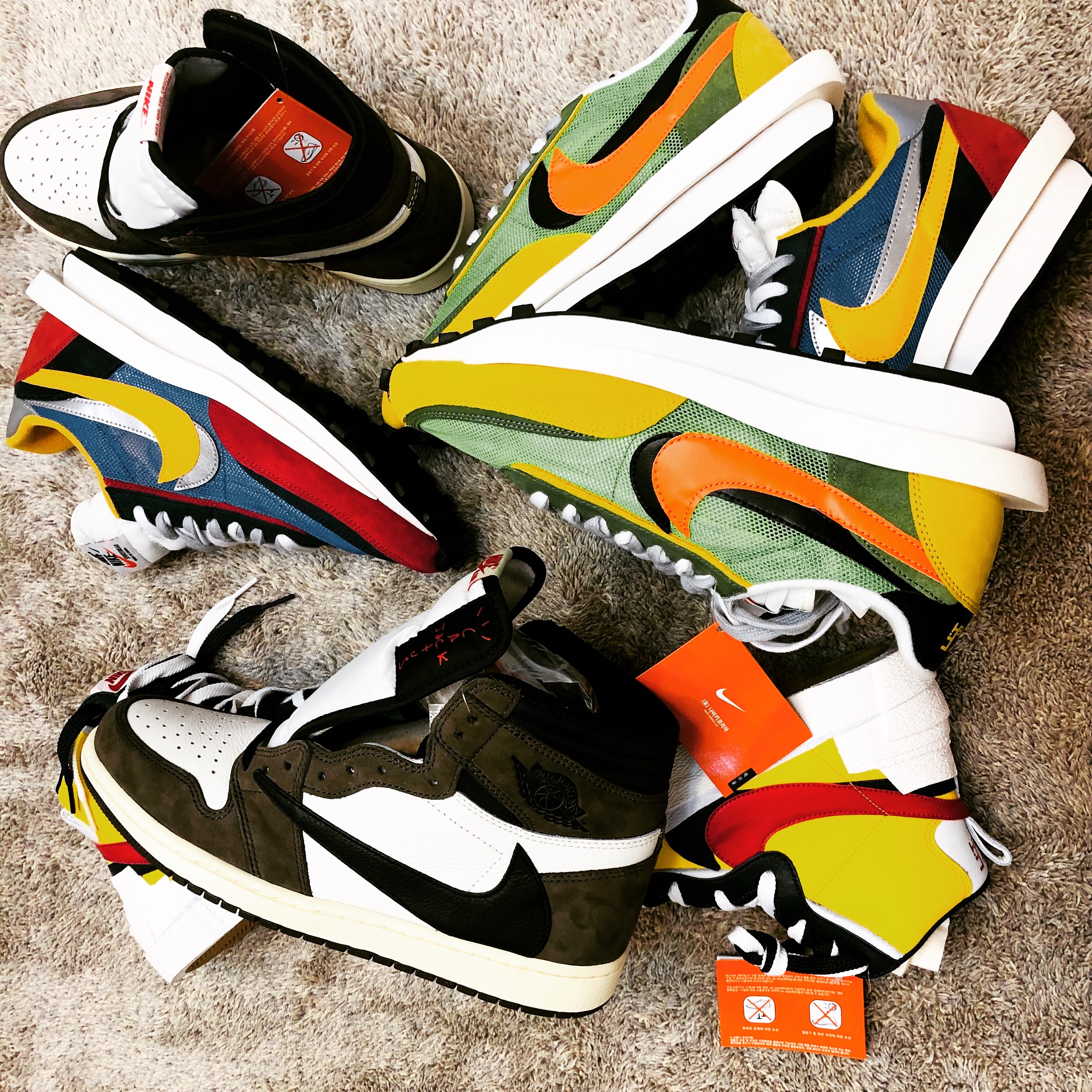 Jordan 1 x Travis Scott Retro High OG SP Mocha, Nike x Sacai LDWaffle Blue Multi 착용 스타일