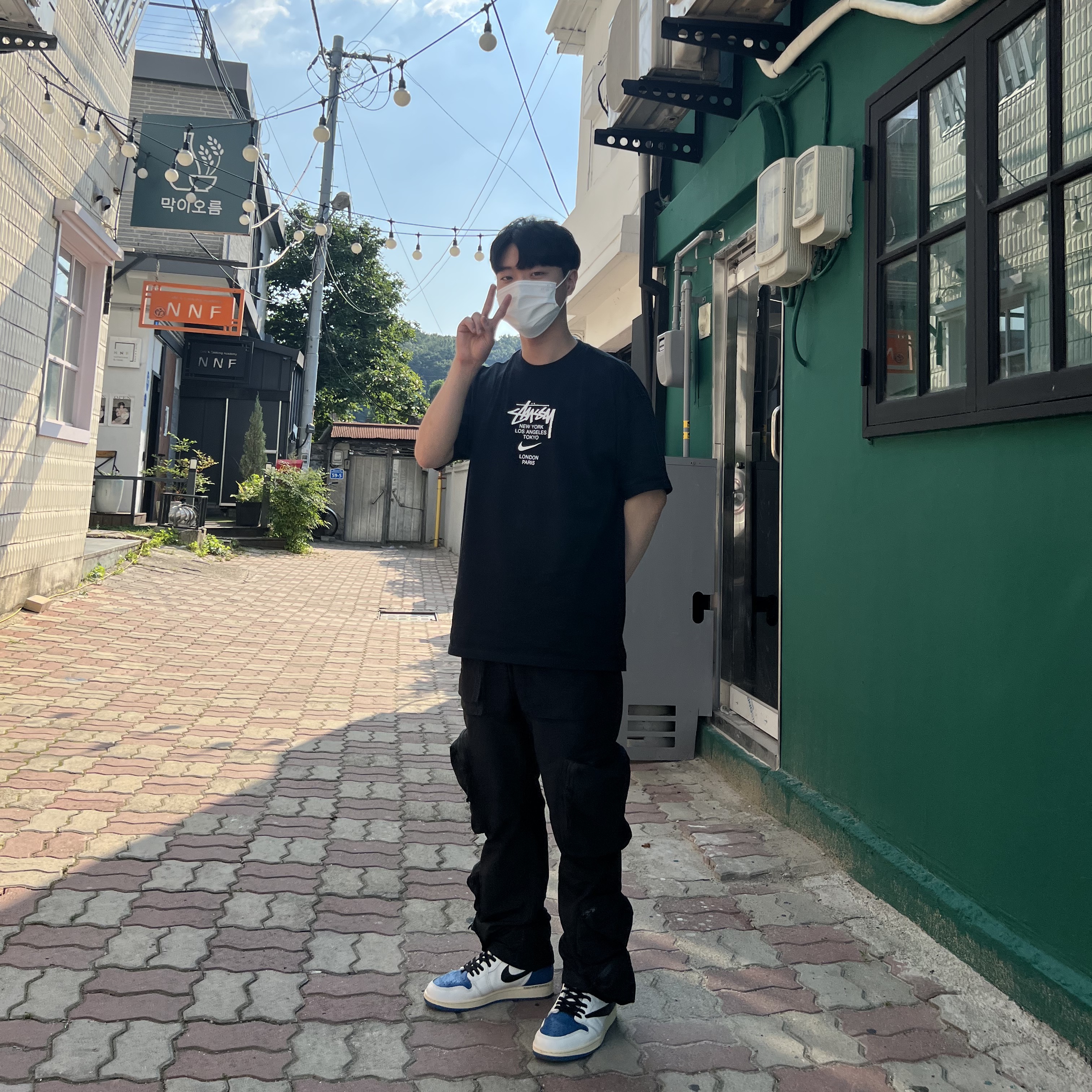 Jordan 1 x Travis Scott x Fragment Retro High OG SP Military Blue, Nike x Stussy WT T-Shirt Black - US/EU 착용 스타일