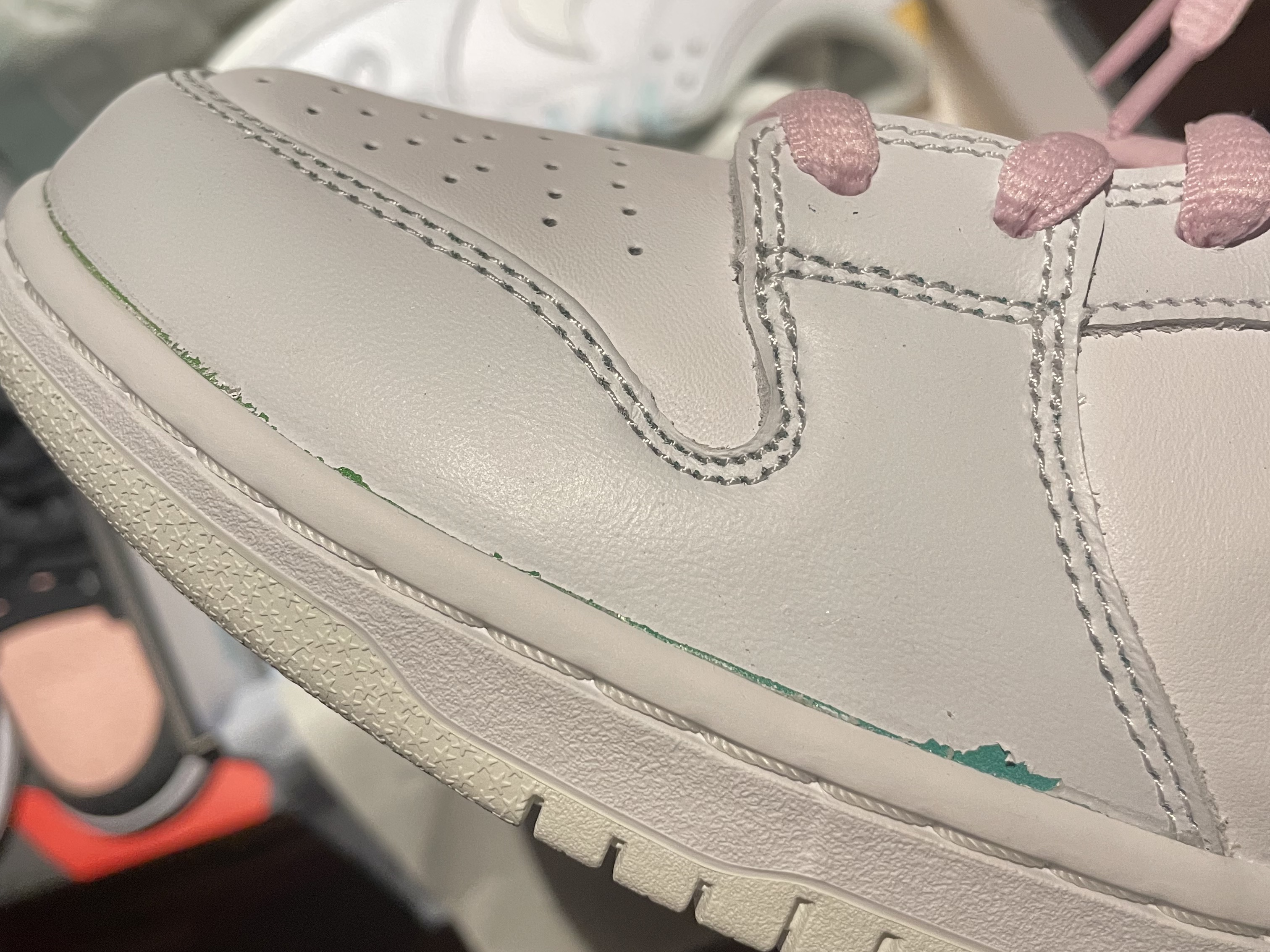 Nike SB Dunk Low Pro Be True, Jordan 1 Retro Low OG Bleached Coral 착용 스타일 - 3