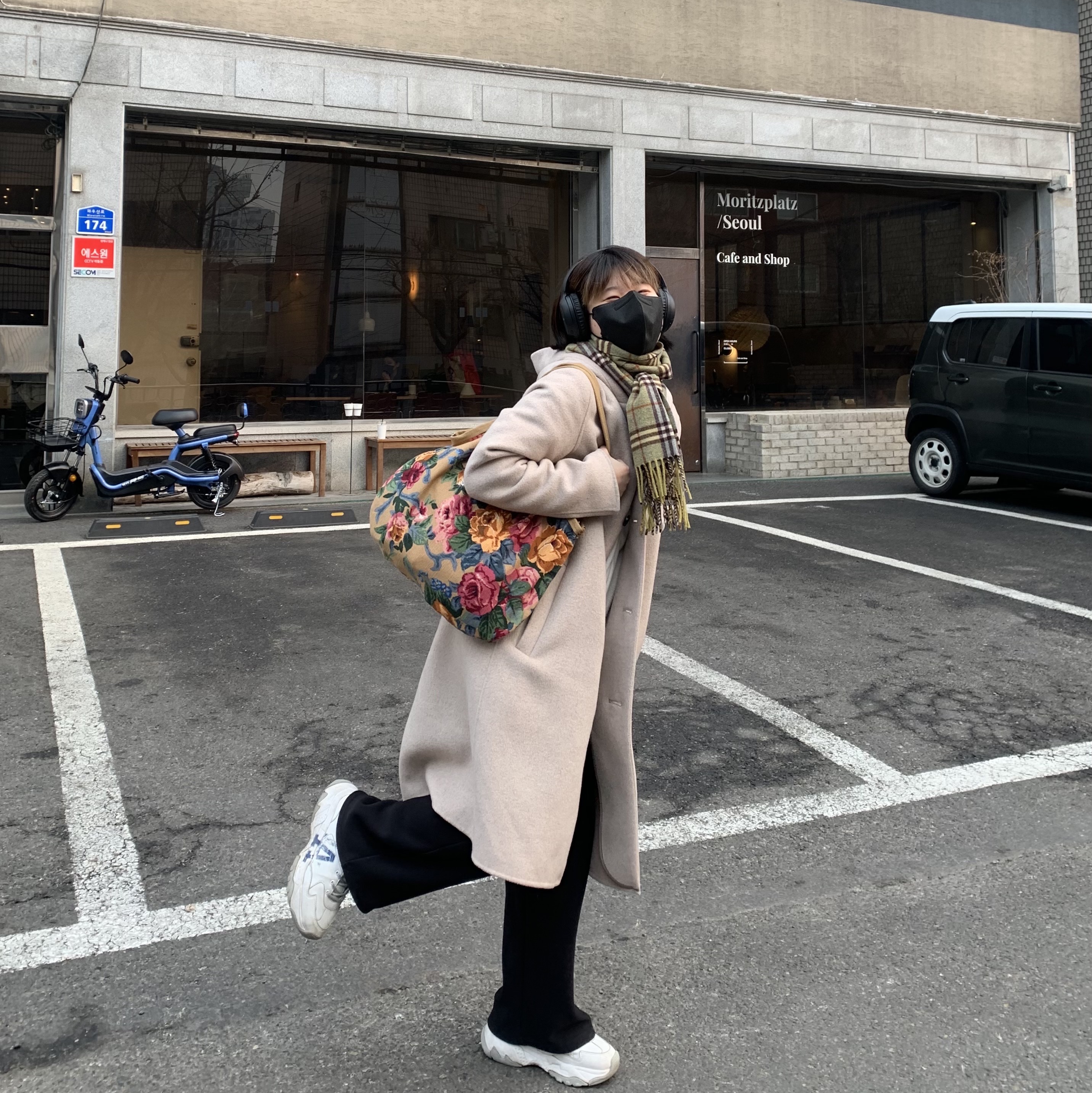 Burberry Classic Check Cashmere Muffler Archive Beige, Sony WH-1000XM5 Black (Korean Ver.) 착용 스타일