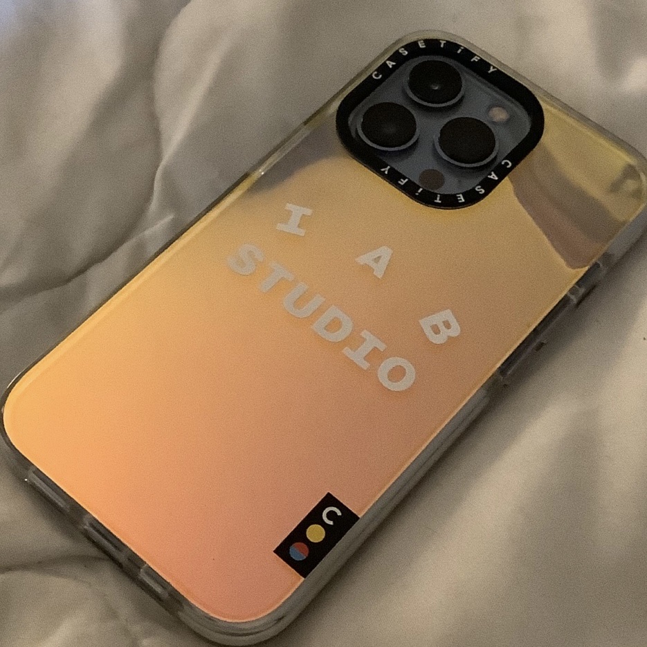 Casetify x IAB Studio iPhone White Logo Impact Case Aurora 착용 스타일