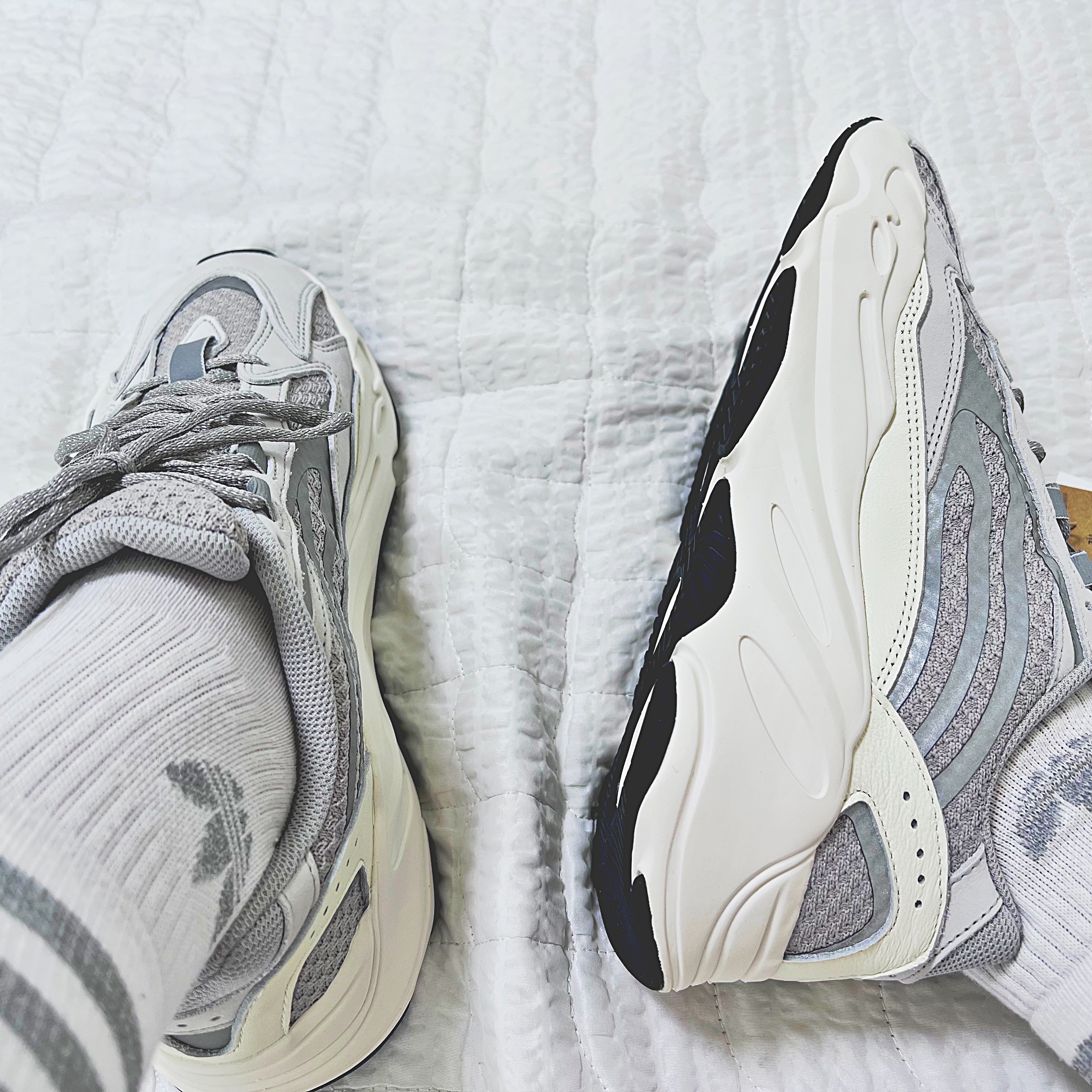 Adidas Yeezy Boost 700 V2 Static 2022 착용 스타일