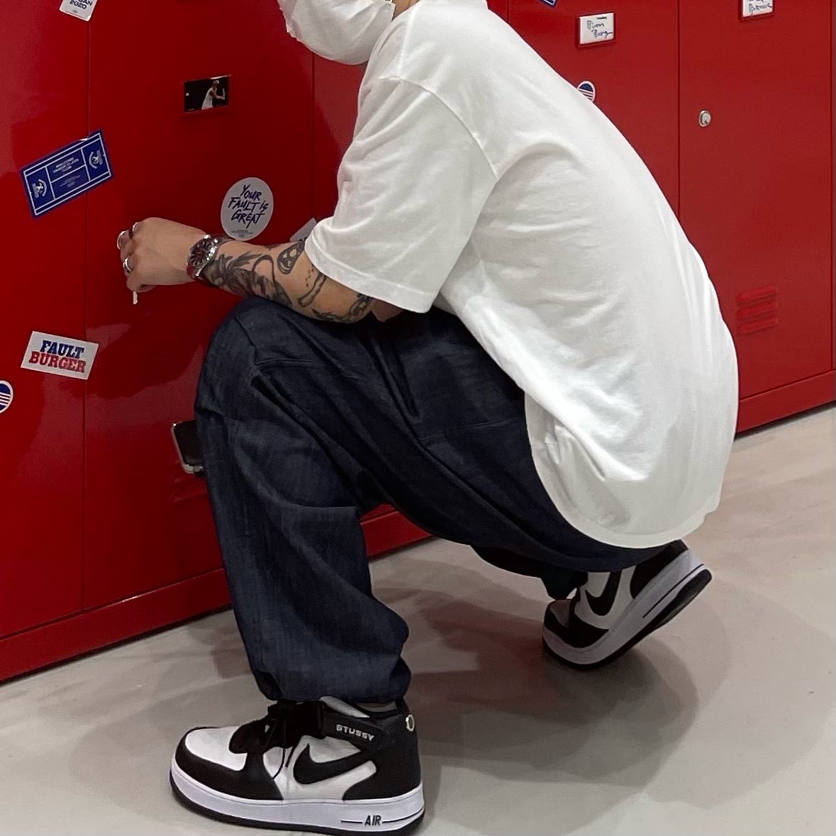 Nike x Stussy Air Force 1 '07 Mid SP Black and Light Bone 착용 스타일 - 4