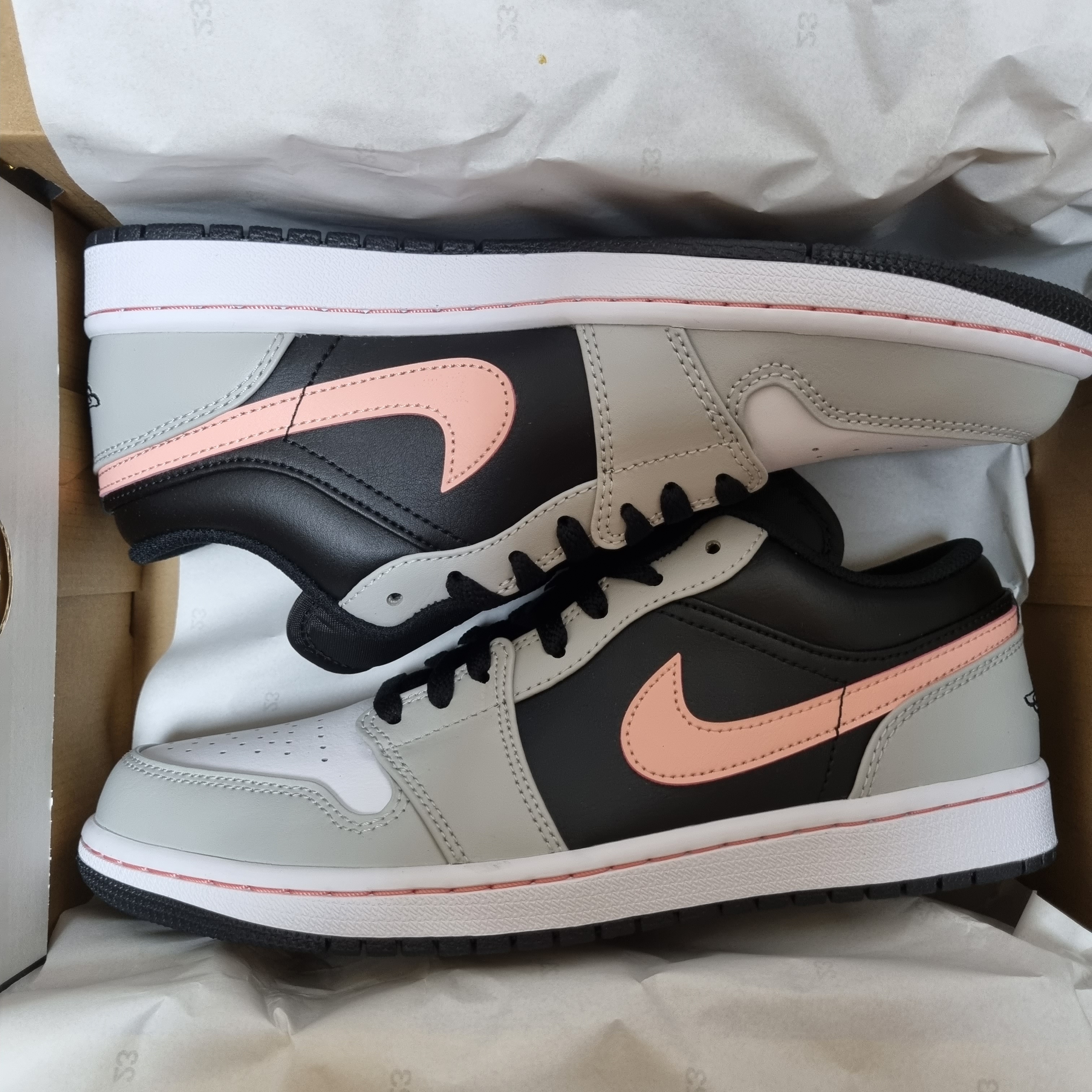 Jordan 1 Low Grey Fog Black Bleached Coral 착용 스타일