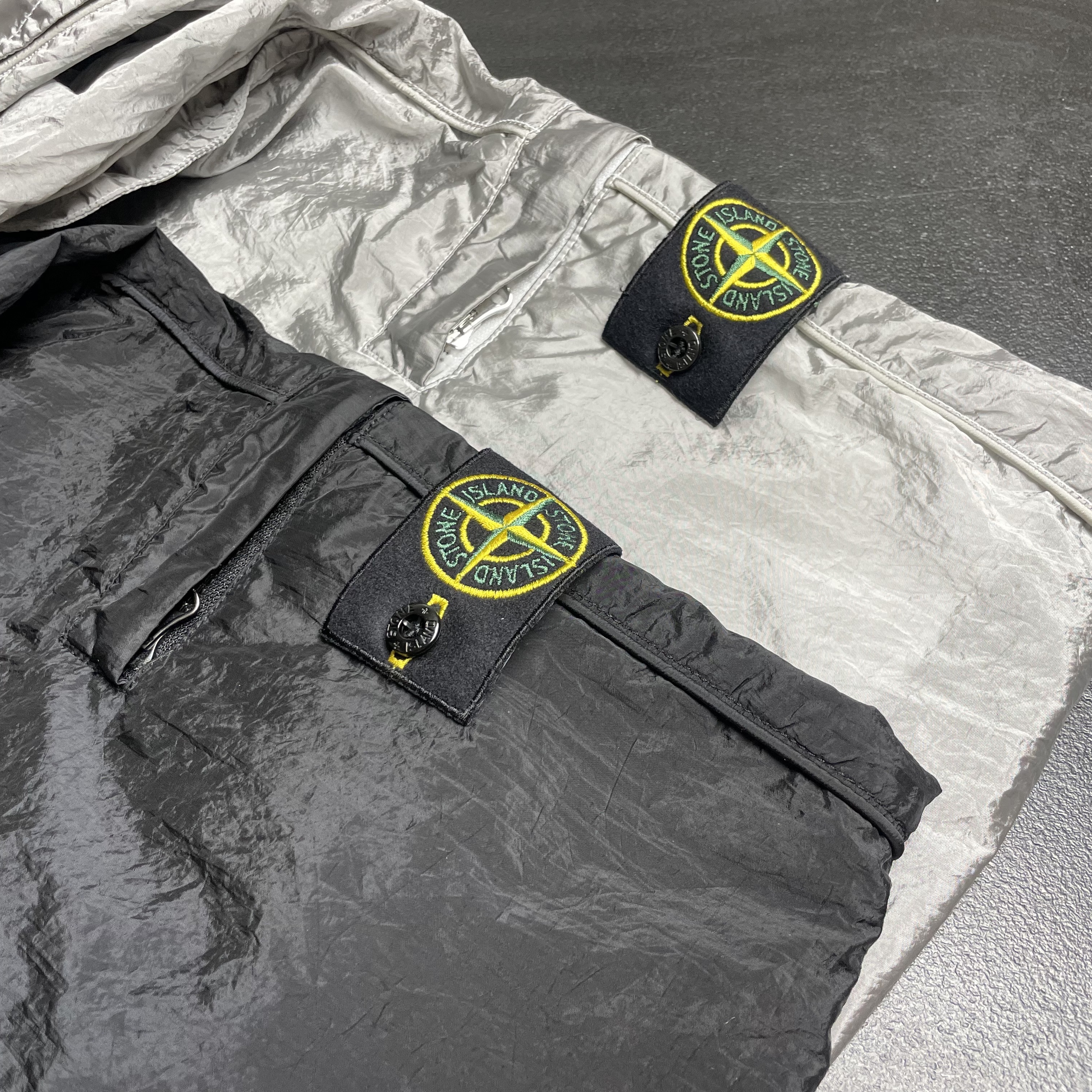 Stone Island 31021 Nylon Metal Garment Dyed Cargo Pants Black - 22SS, Stone Island 31021 Nylon Metal Garment Dyed Cargo Pants Ice - 22SS 착용 스타일 - 1